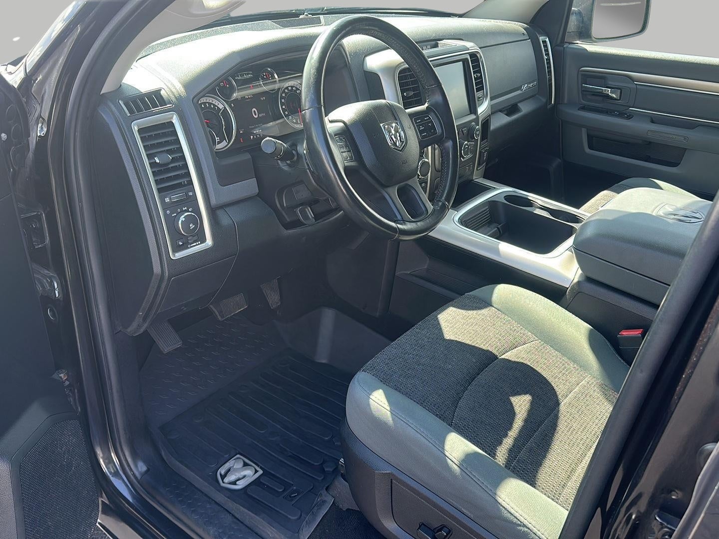 2016 RAM 1500 4WD Crew Cab 140.5 Big Horn
