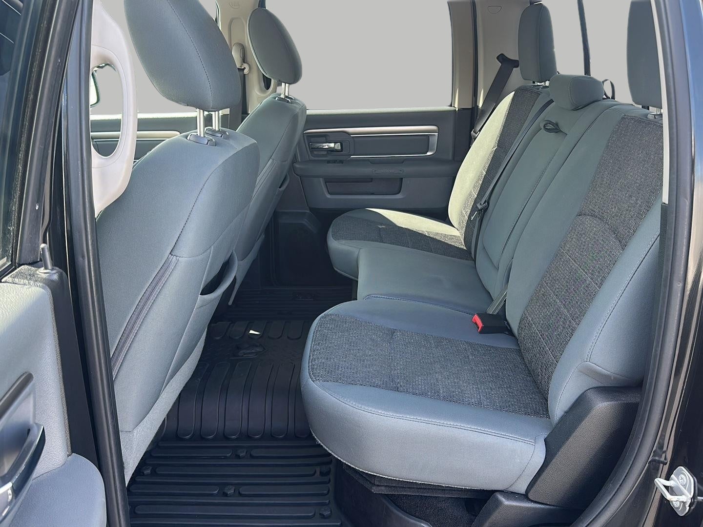 2016 RAM 1500 4WD Crew Cab 140.5 Big Horn