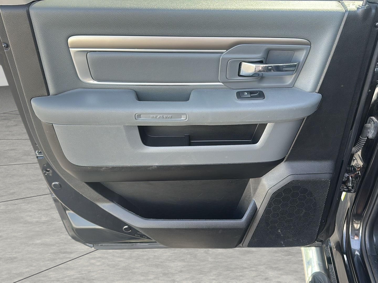 2016 RAM 1500 4WD Crew Cab 140.5 Big Horn