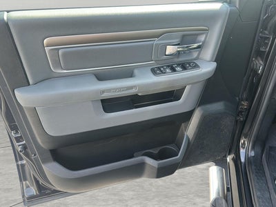 2016 RAM 1500 4WD Crew Cab 140.5 Big Horn