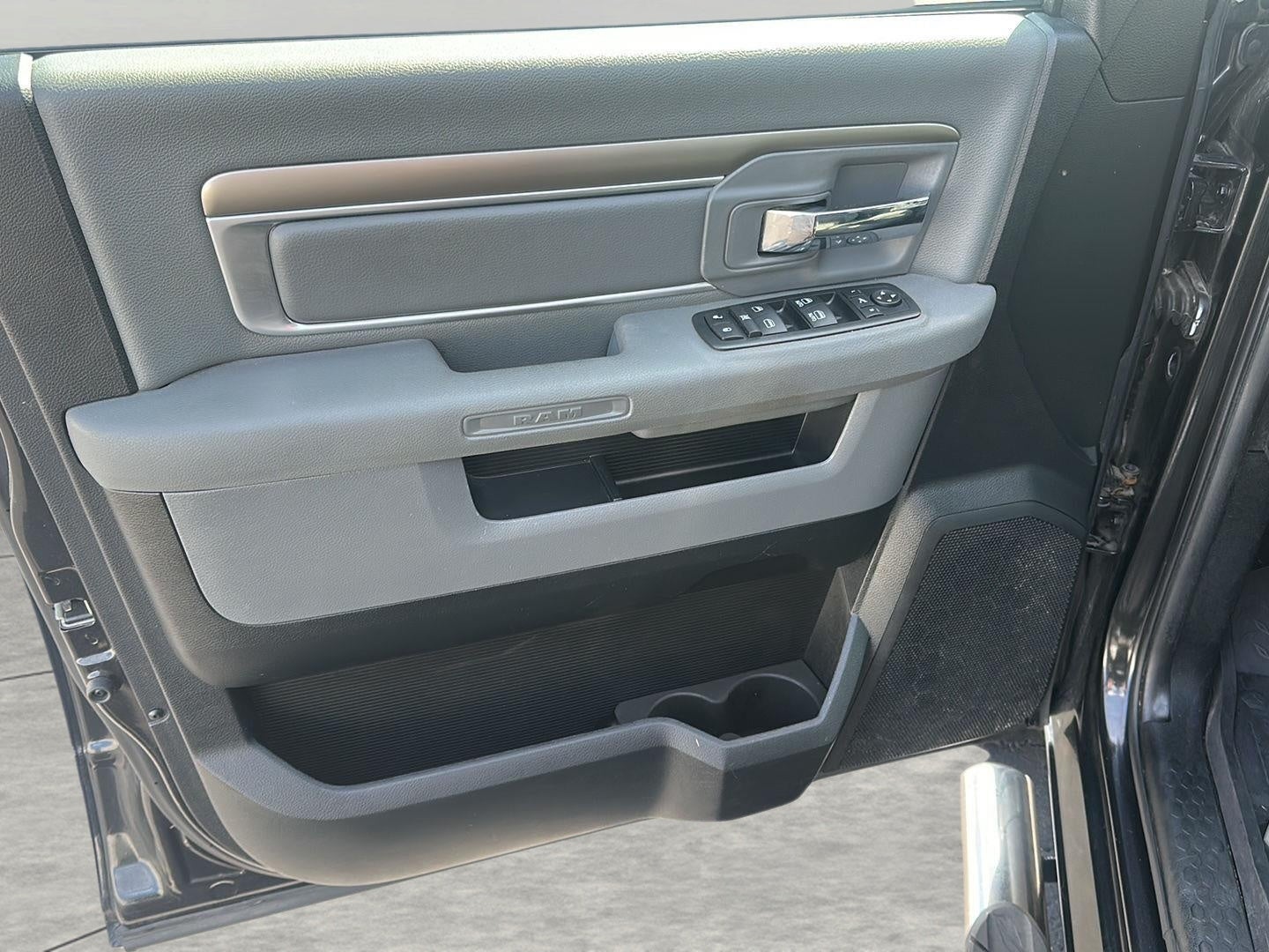 2016 RAM 1500 4WD Crew Cab 140.5 Big Horn
