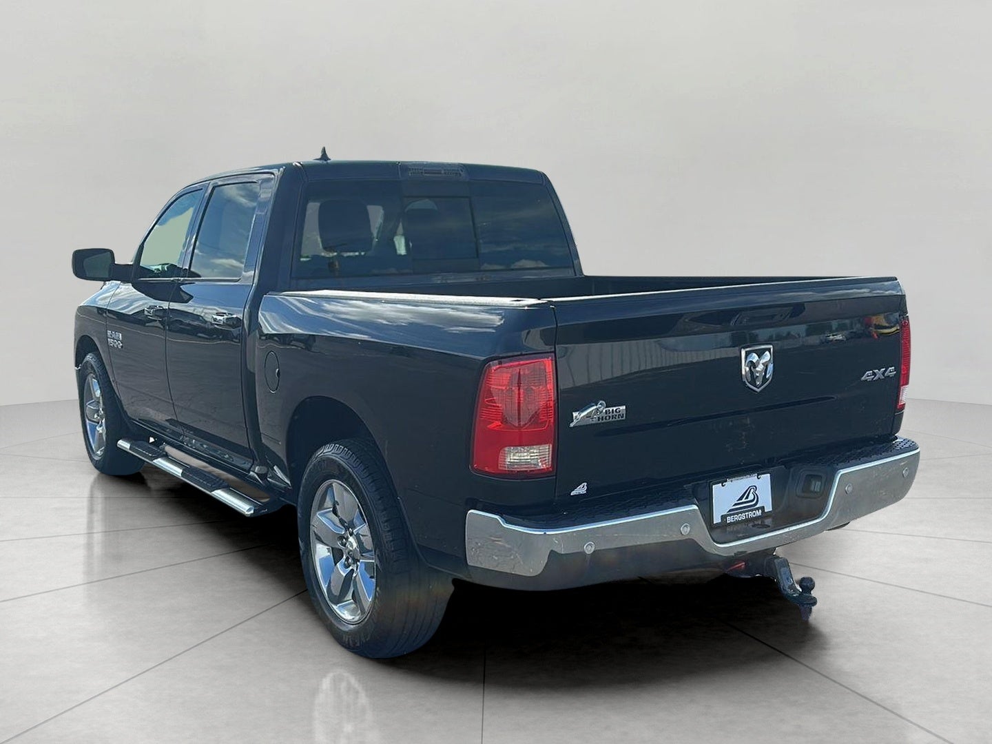2016 RAM 1500 4WD Crew Cab 140.5 Big Horn