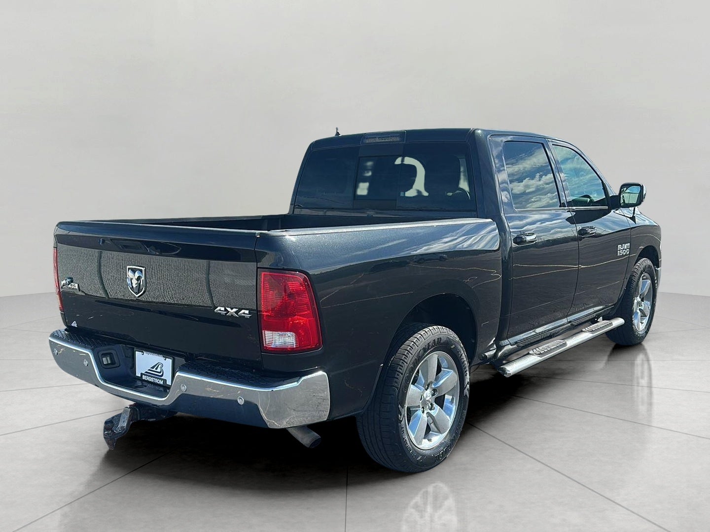 2016 RAM 1500 4WD Crew Cab 140.5 Big Horn
