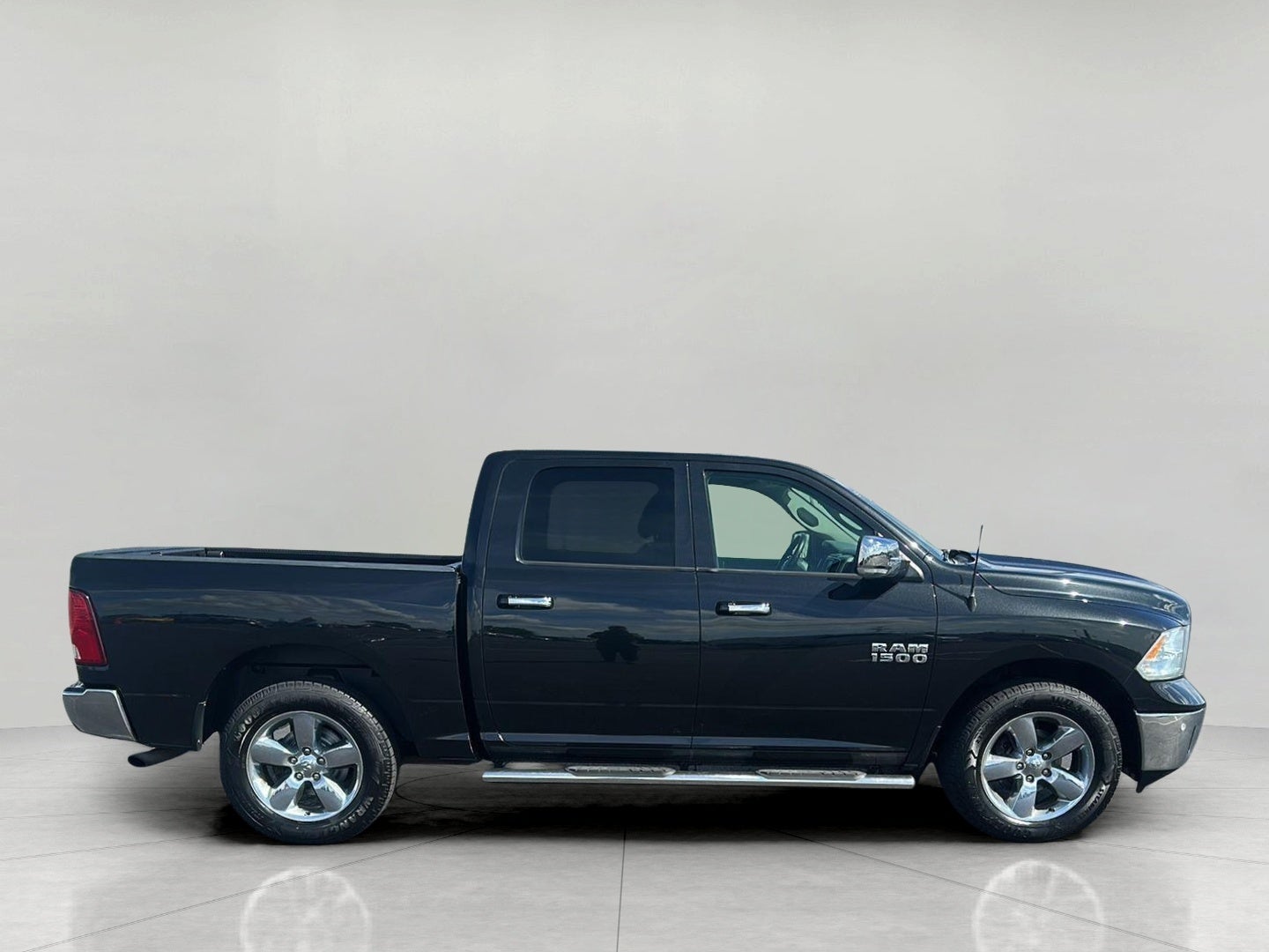 2016 RAM 1500 4WD Crew Cab 140.5 Big Horn