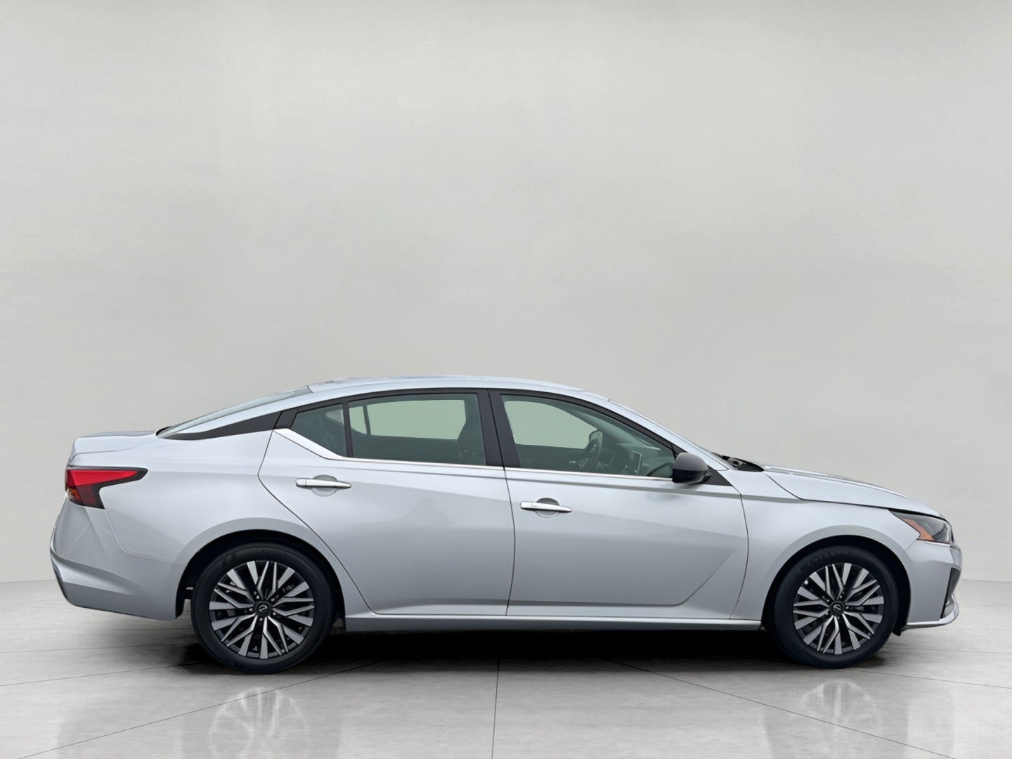 2024 Nissan Altima 2.5 SV Sedan