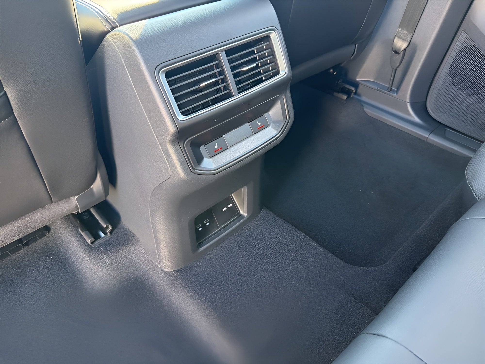 2026 Volkswagen Atlas Cross Sport 2.0T SEL R-Line Black 4MOTION