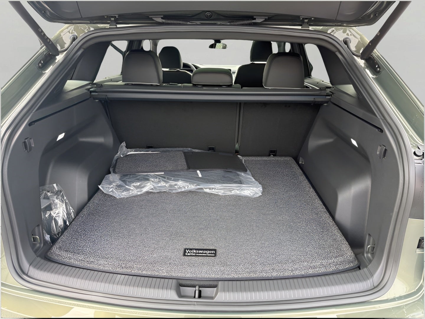 2026 Volkswagen Atlas Cross Sport 2.0T SEL Premium R-Line 4MOTION