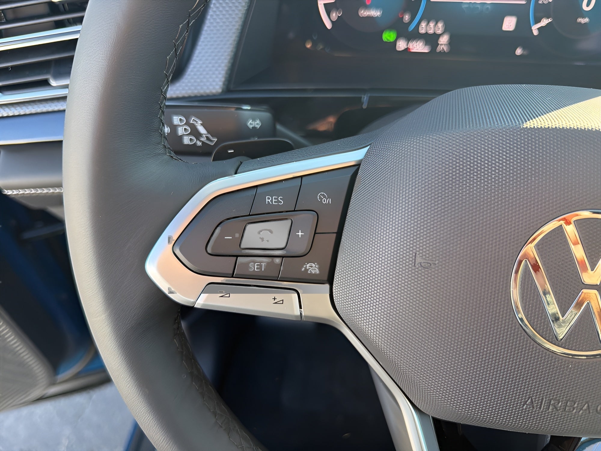 2026 Volkswagen Atlas Cross Sport 2.0T SEL Premium R-Line 4MOTION