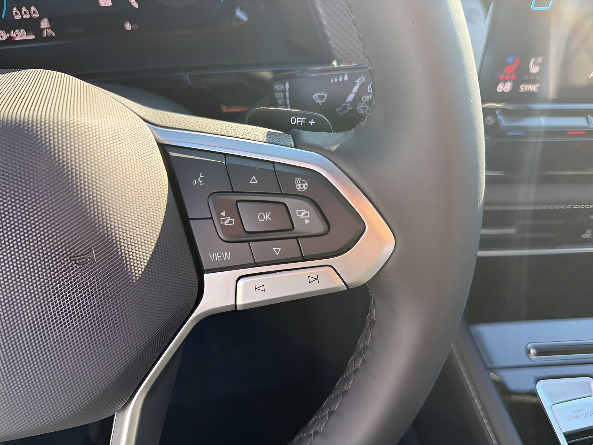 2026 Volkswagen Atlas Cross Sport 2.0T SEL Premium R-Line 4MOTION