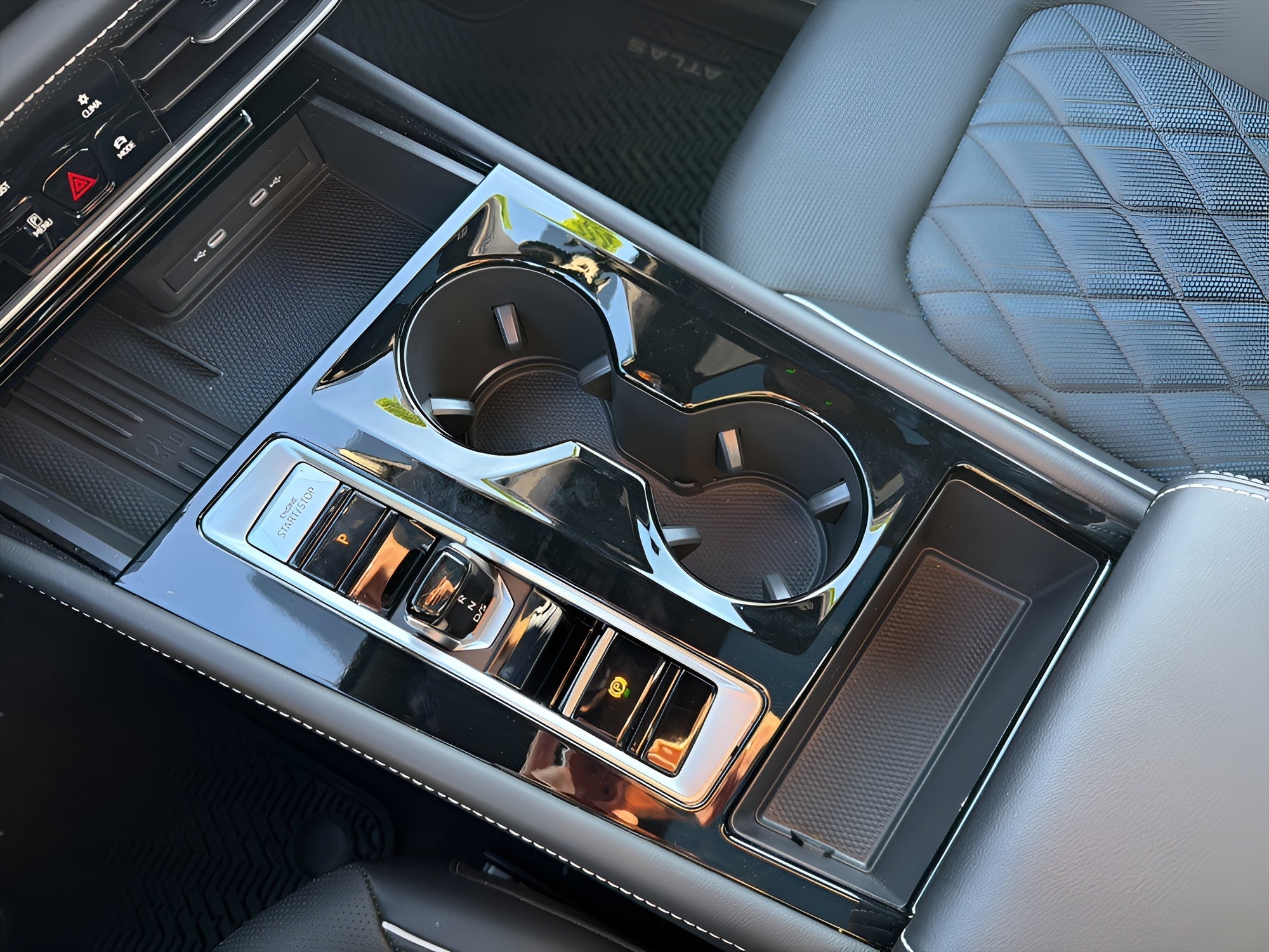 2026 Volkswagen Atlas Cross Sport 2.0T SEL Premium R-Line 4MOTION