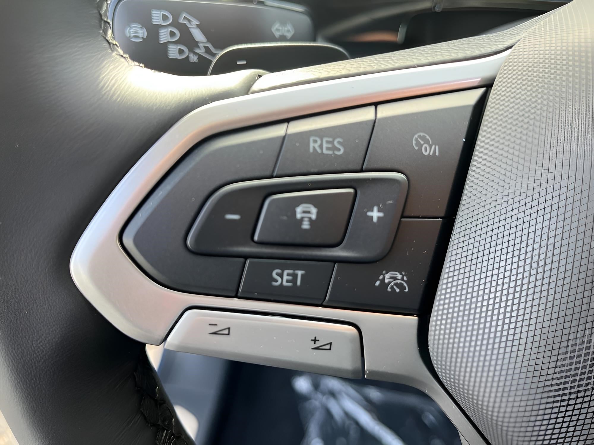 2026 Volkswagen Atlas 2.0T SEL Premium R-Line 4MOTION