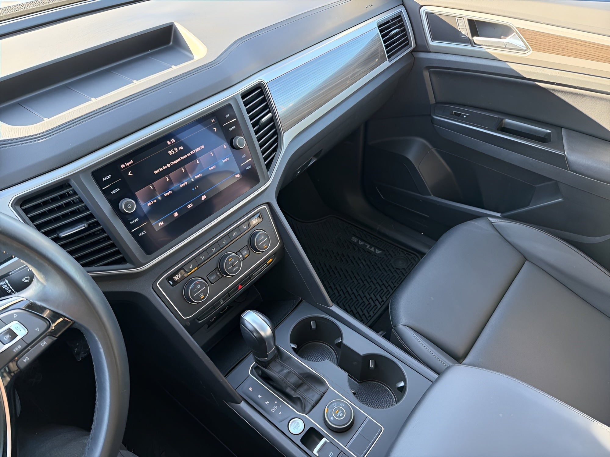 2026 Volkswagen Atlas 2.0T SEL Premium R-Line 4MOTION