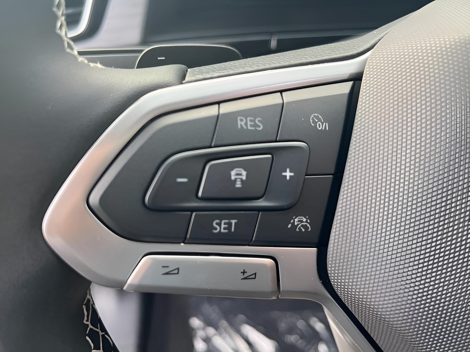 2026 Volkswagen Atlas Cross Sport 2.0T SE w/Technology 4MOTION