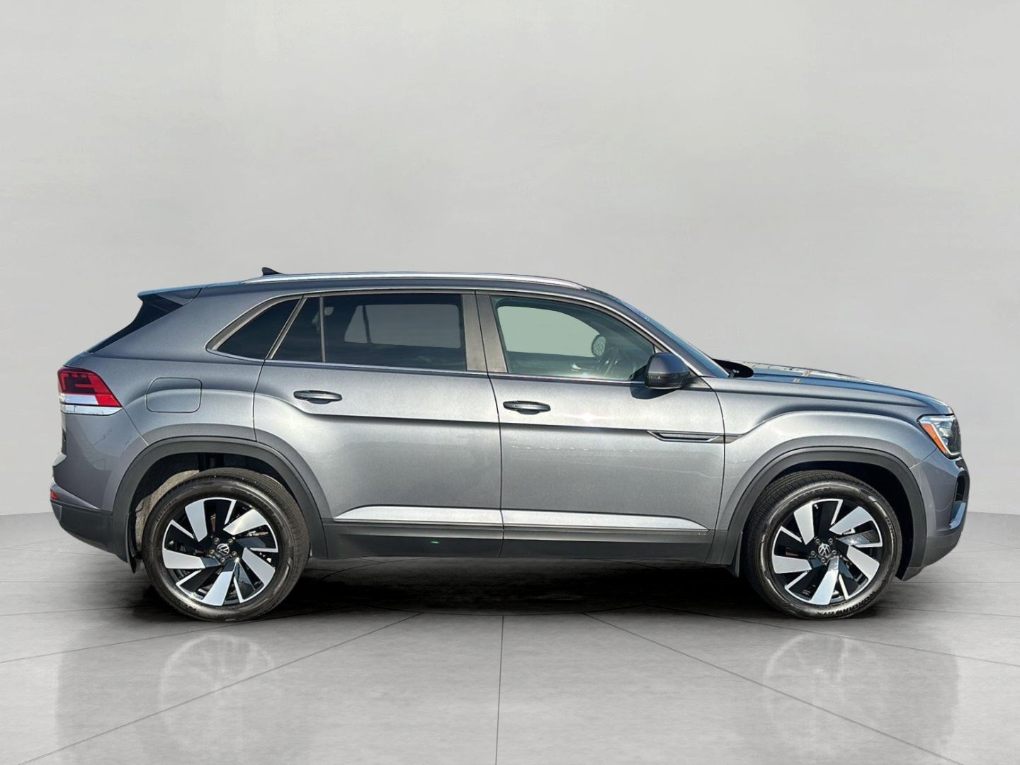 2025 Volkswagen Atlas Cross Sport 2.0T SE w/Technology 4MOTION