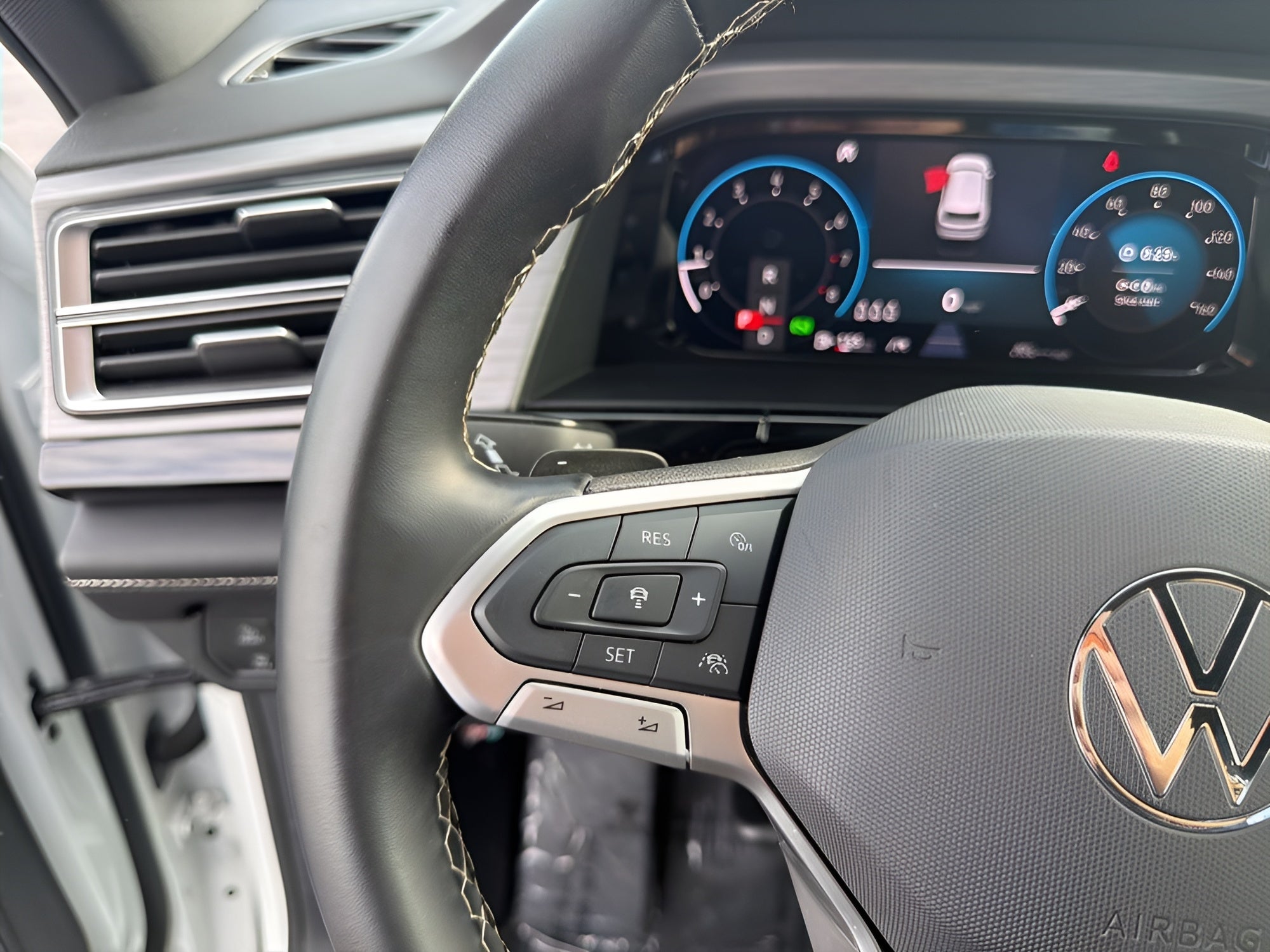 2025 Volkswagen Atlas Cross Sport 2.0T SE w/Technology 4MOTION