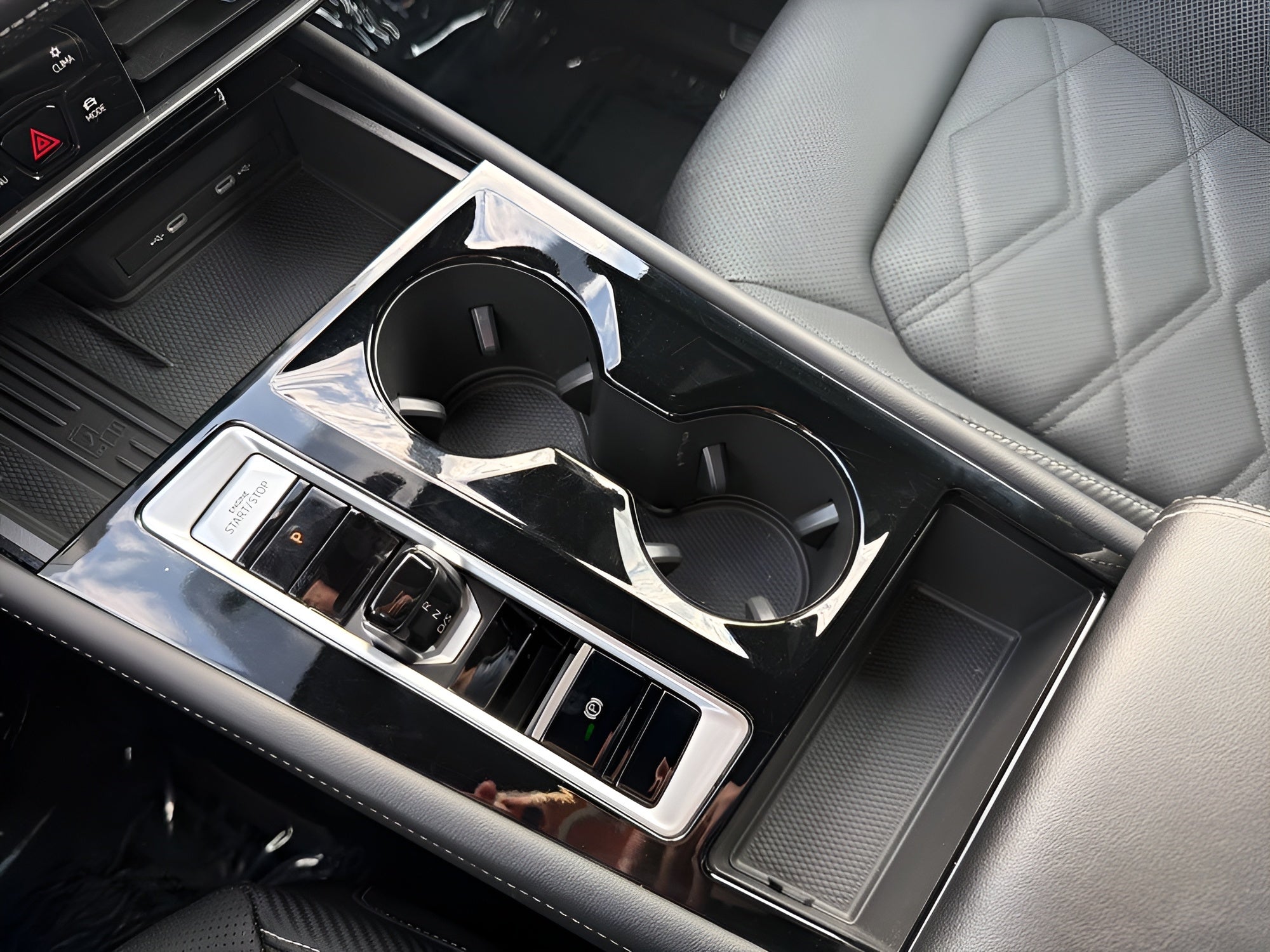 2025 Volkswagen Atlas Cross Sport 2.0T SE w/Technology 4MOTION