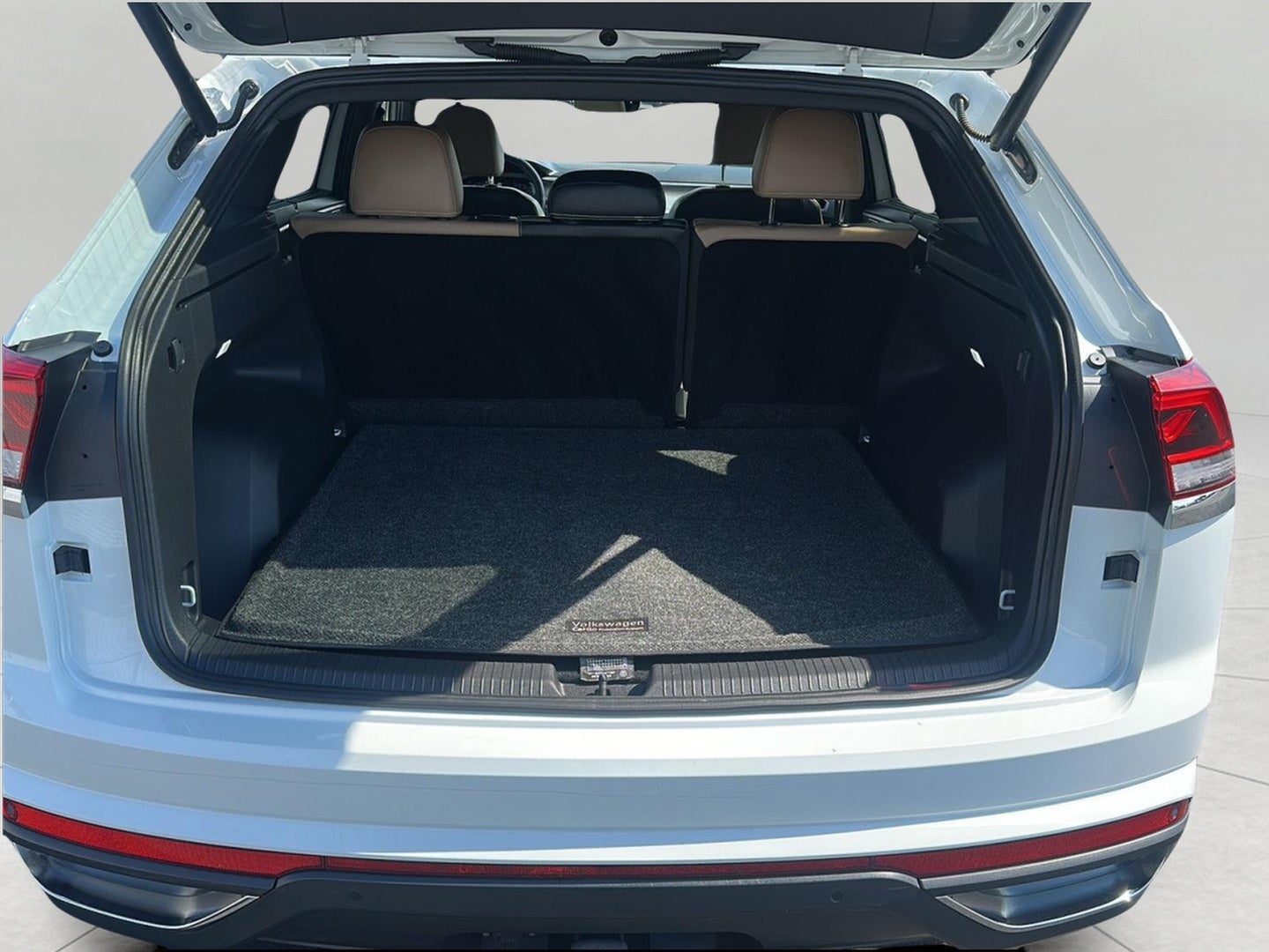 2024 Volkswagen Atlas Cross Sport 2.0T SE w/Technology 4MOTION