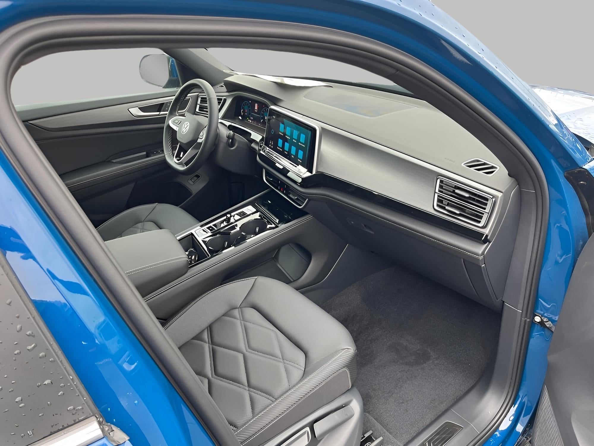 2025 Volkswagen Atlas Cross Sport 2.0T SE w/Technology 4MOTION