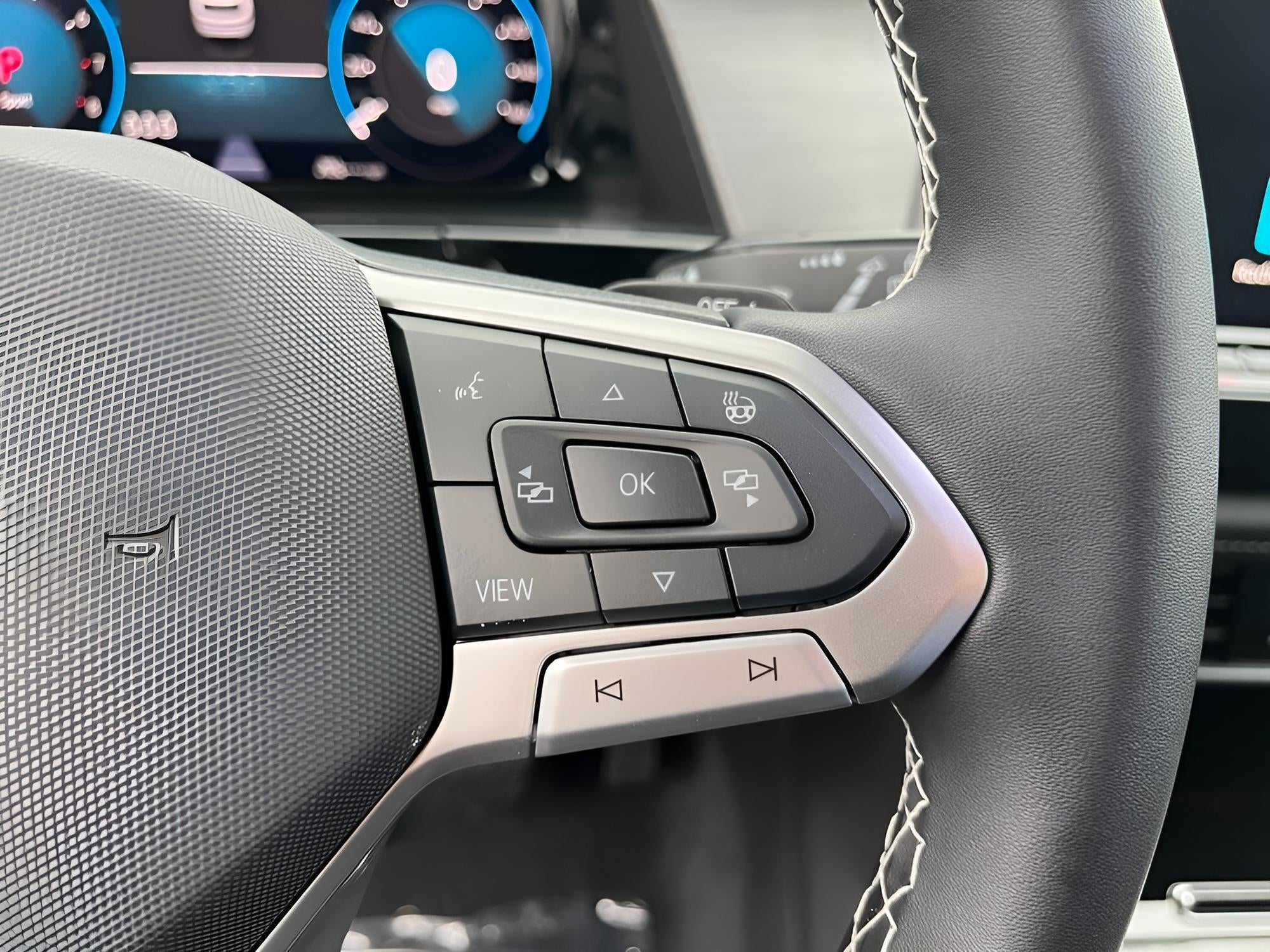 2025 Volkswagen Atlas Cross Sport 2.0T SE w/Technology 4MOTION