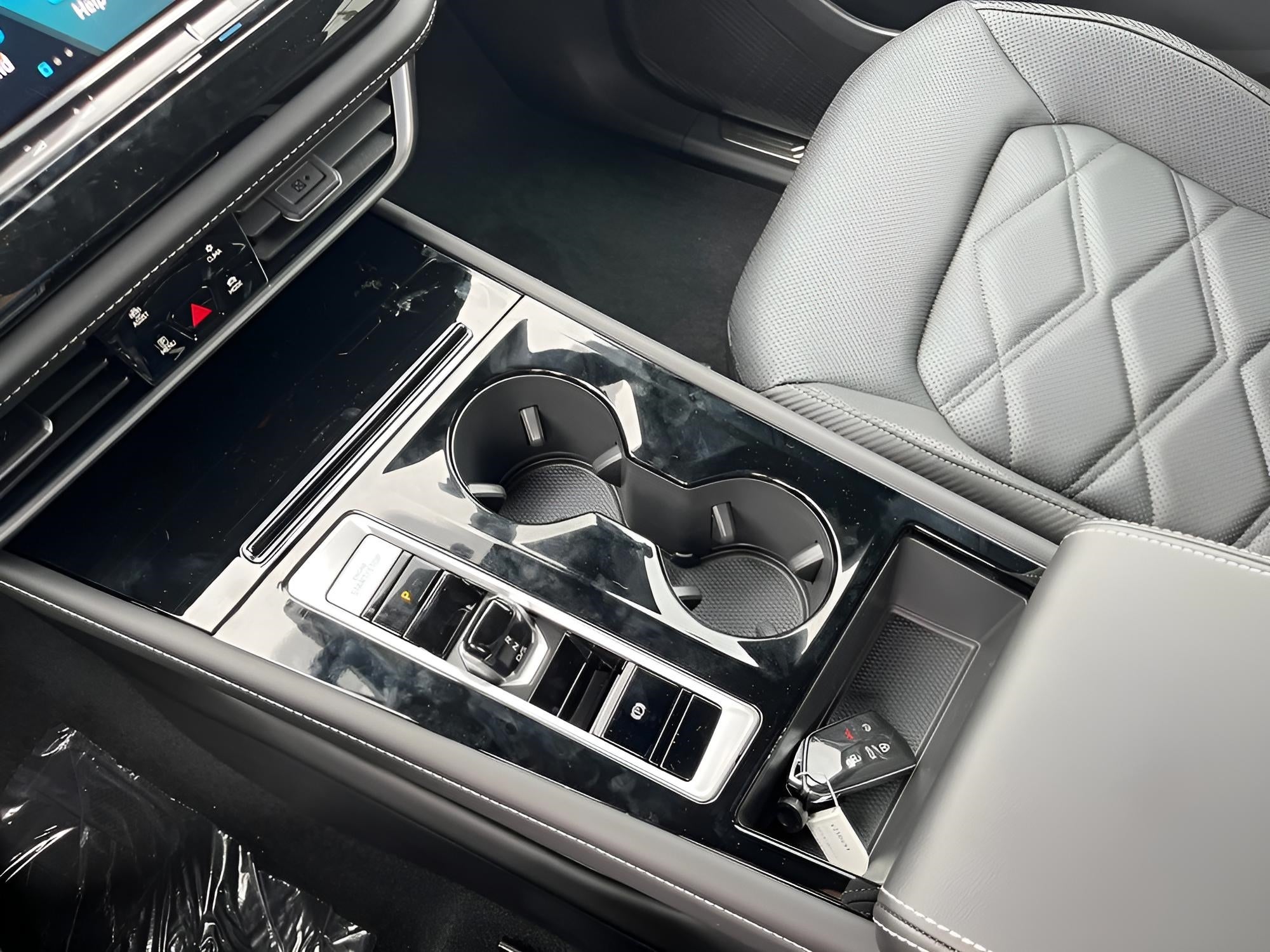 2025 Volkswagen Atlas Cross Sport 2.0T SE w/Technology 4MOTION