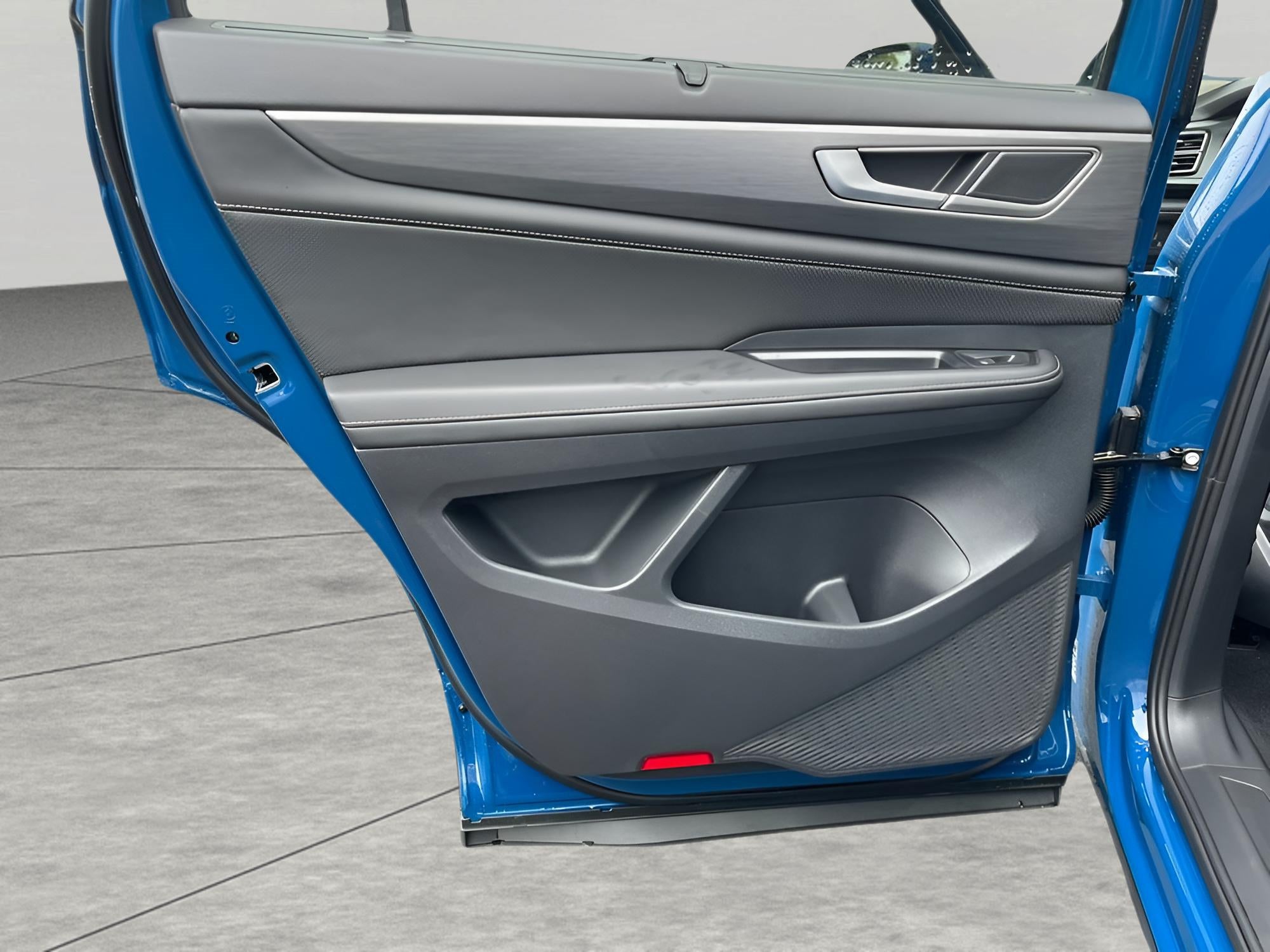 2025 Volkswagen Atlas Cross Sport 2.0T SE w/Technology 4MOTION