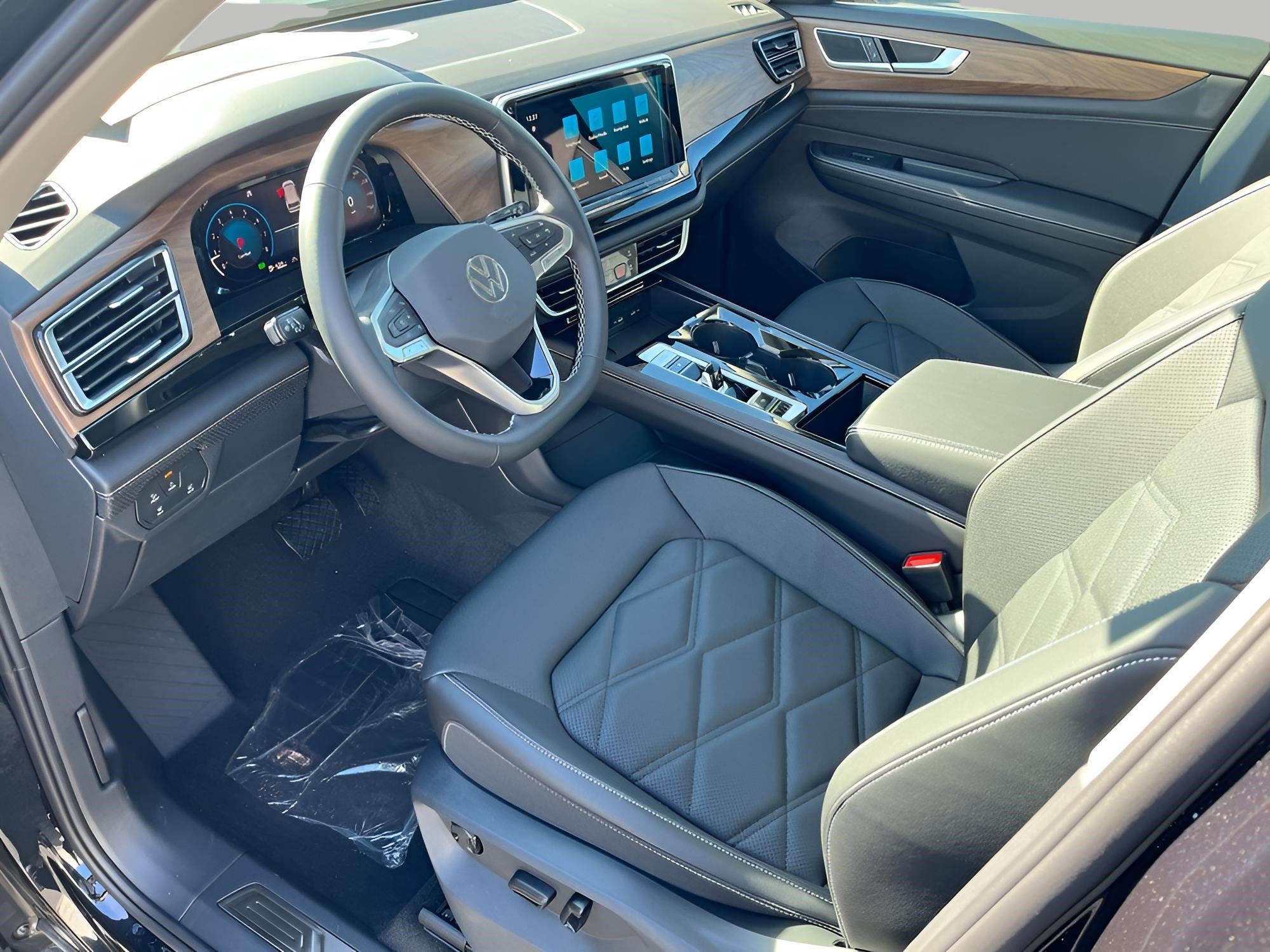 2026 Volkswagen Atlas 2.0T SE w/Technology 4MOTION