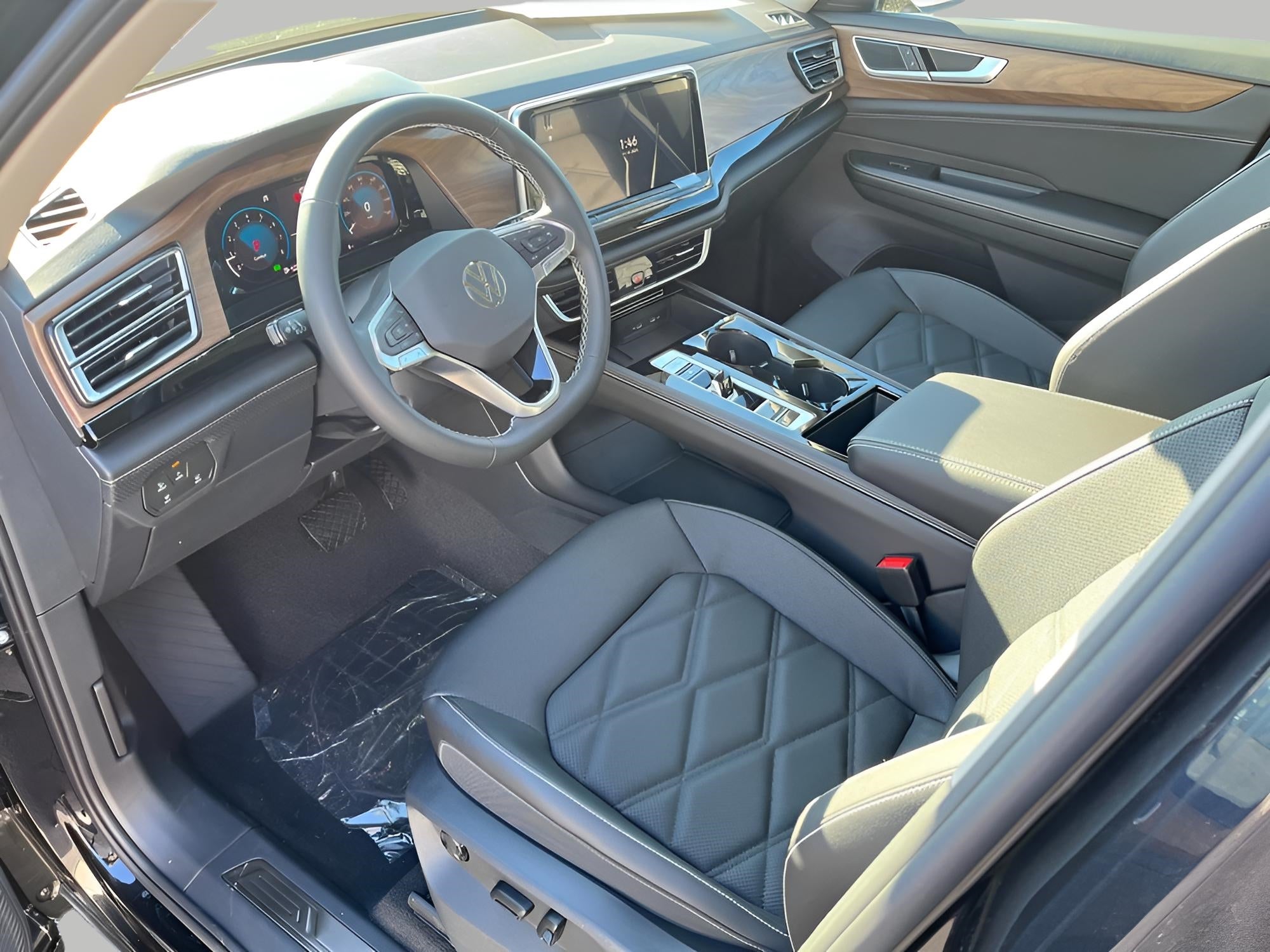 2026 Volkswagen Atlas 2.0T SE w/Technology 4MOTION