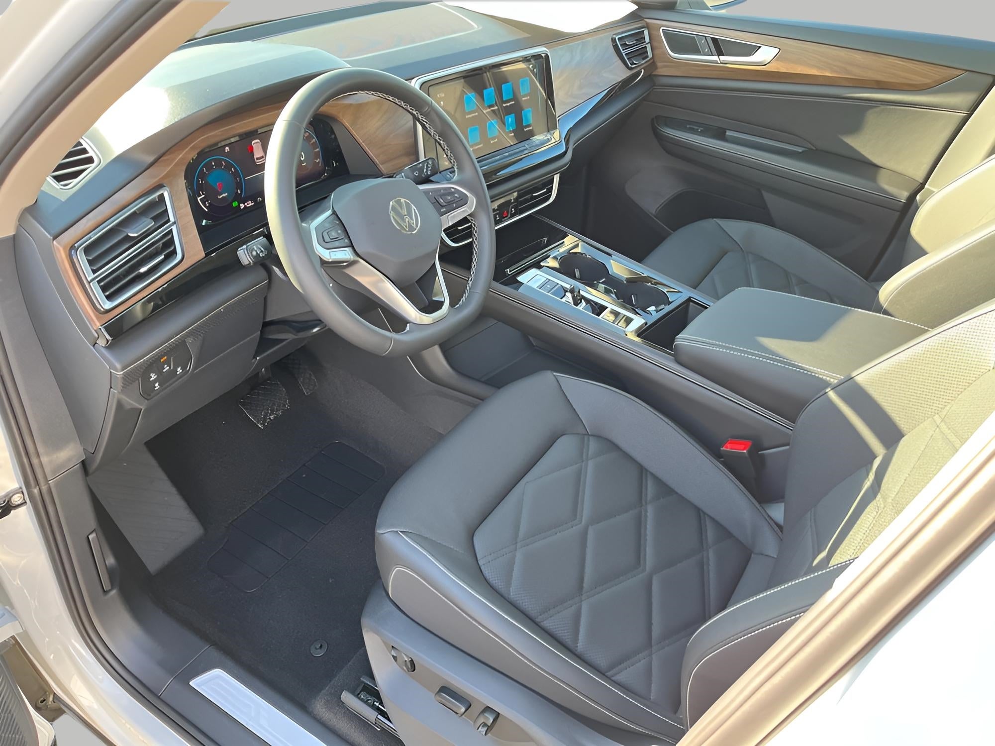 2026 Volkswagen Atlas 2.0T SE w/Technology 4MOTION