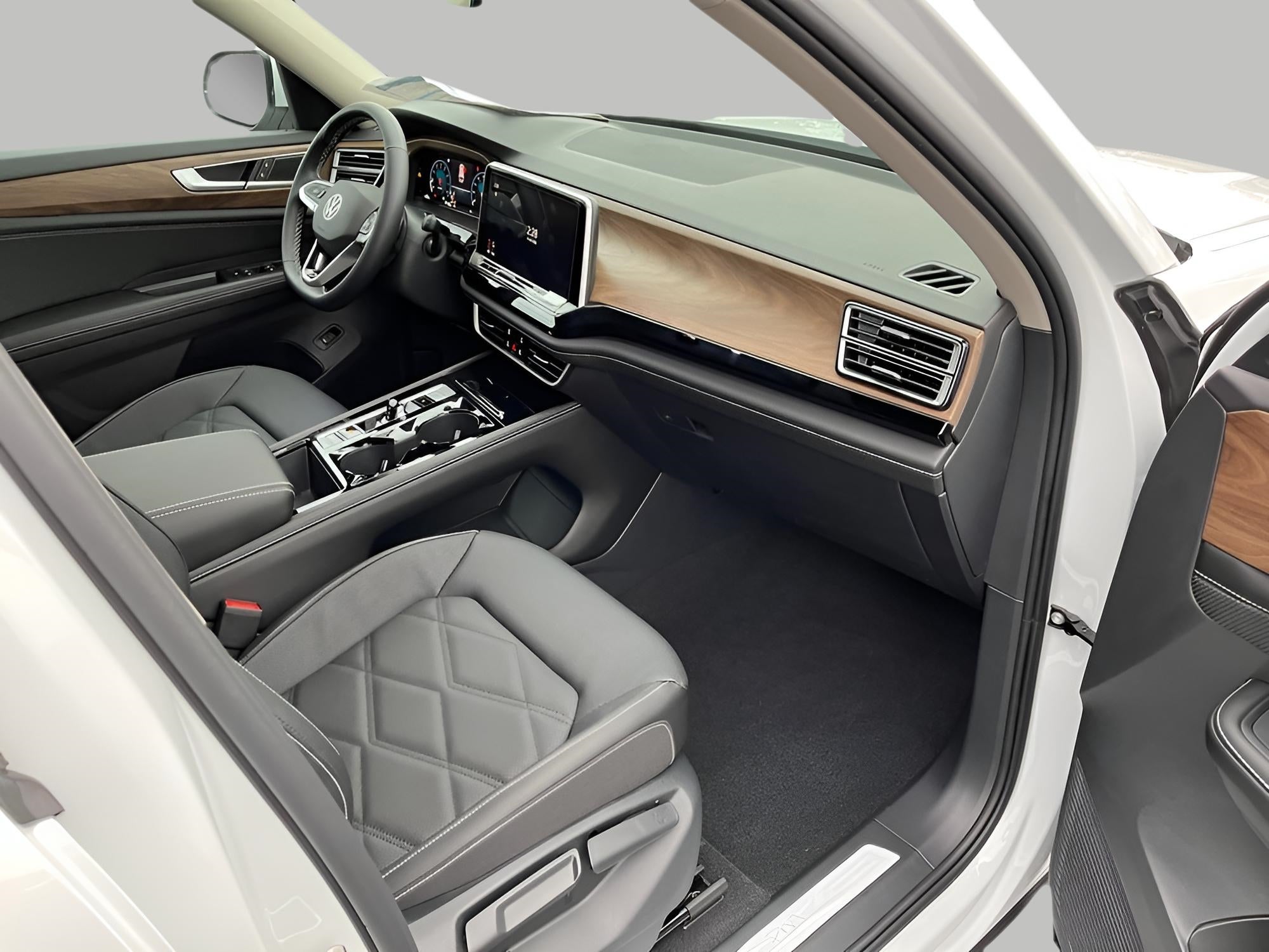 2026 Volkswagen Atlas 2.0T SE w/Technology 4MOTION