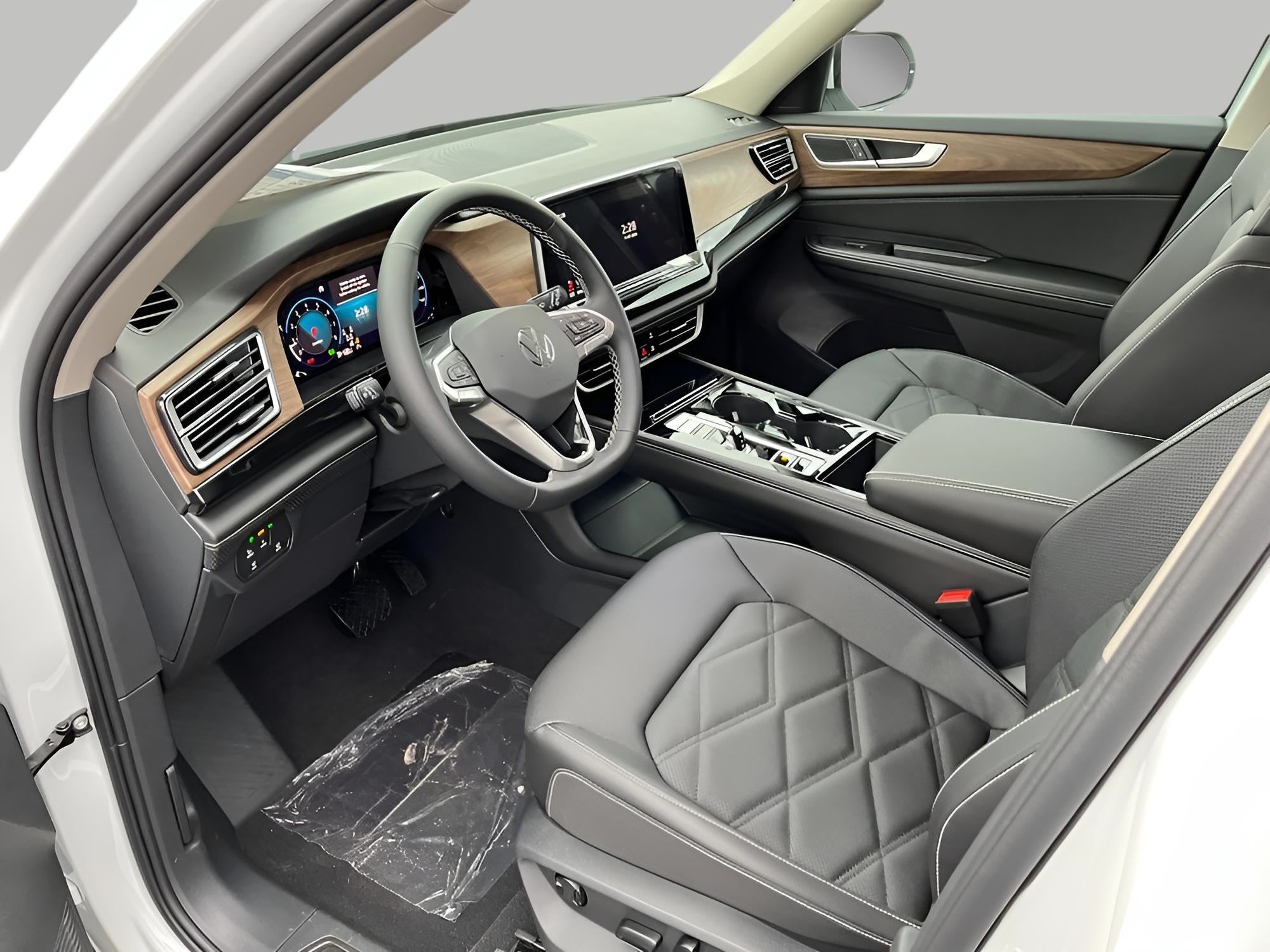 2026 Volkswagen Atlas 2.0T SE w/Technology 4MOTION