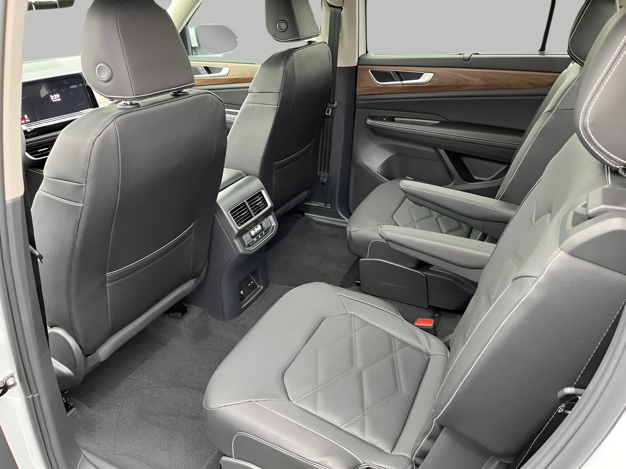 2026 Volkswagen Atlas 2.0T SE w/Technology 4MOTION