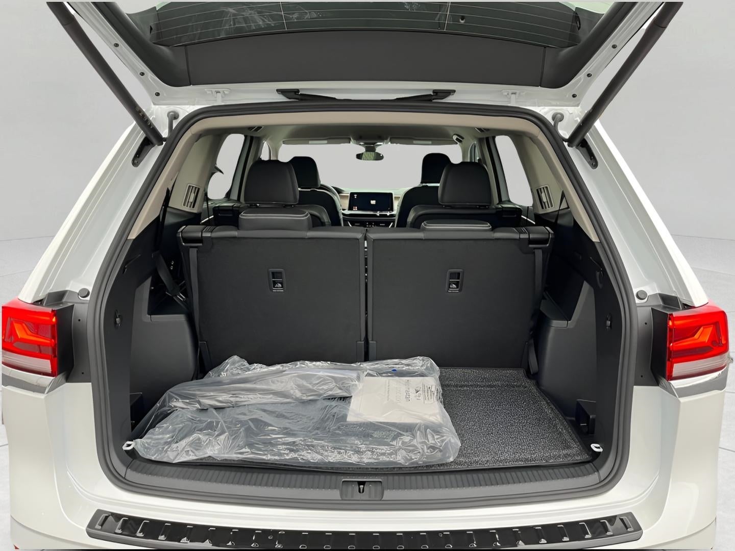 2026 Volkswagen Atlas 2.0T SE w/Technology 4MOTION