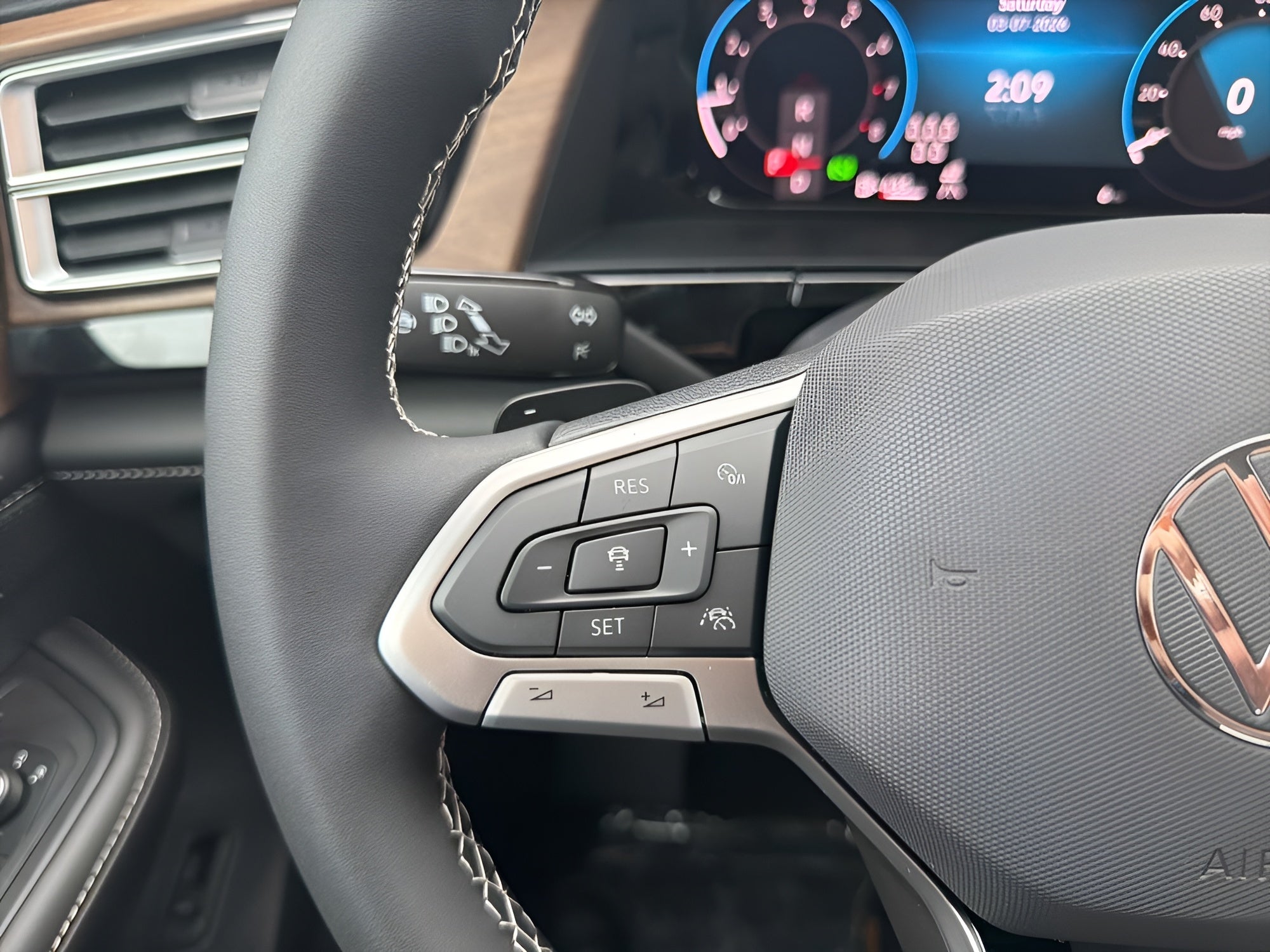 2026 Volkswagen Atlas 2.0T SE w/Technology 4MOTION