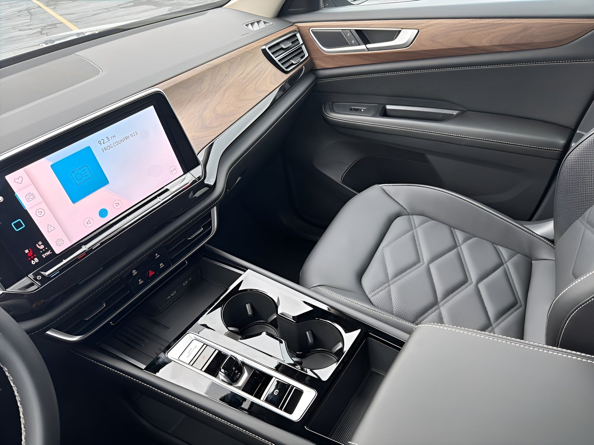 2026 Volkswagen Atlas 2.0T SE w/Technology 4MOTION