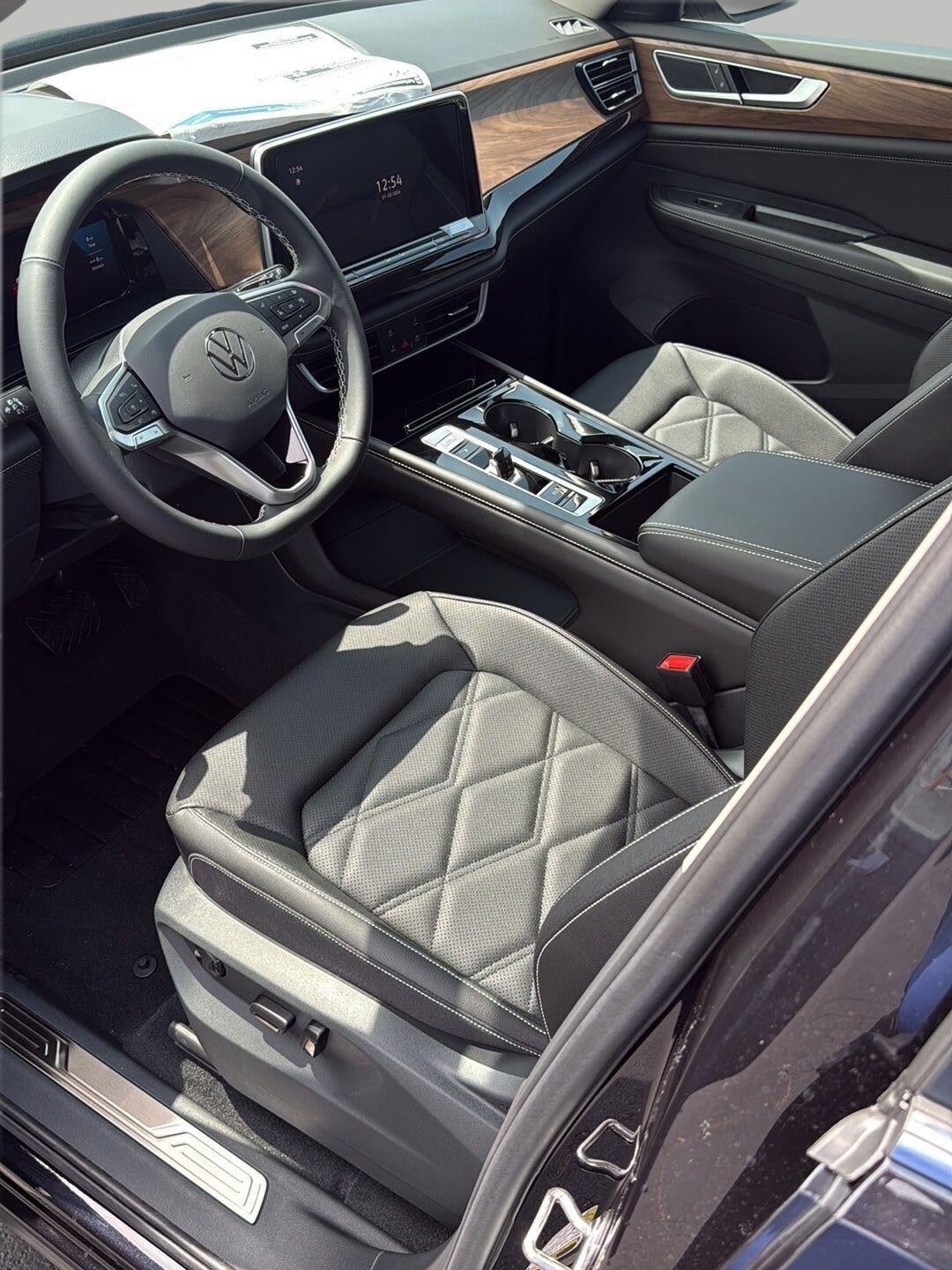 2026 Volkswagen Atlas 2.0T SE w/Technology 4MOTION