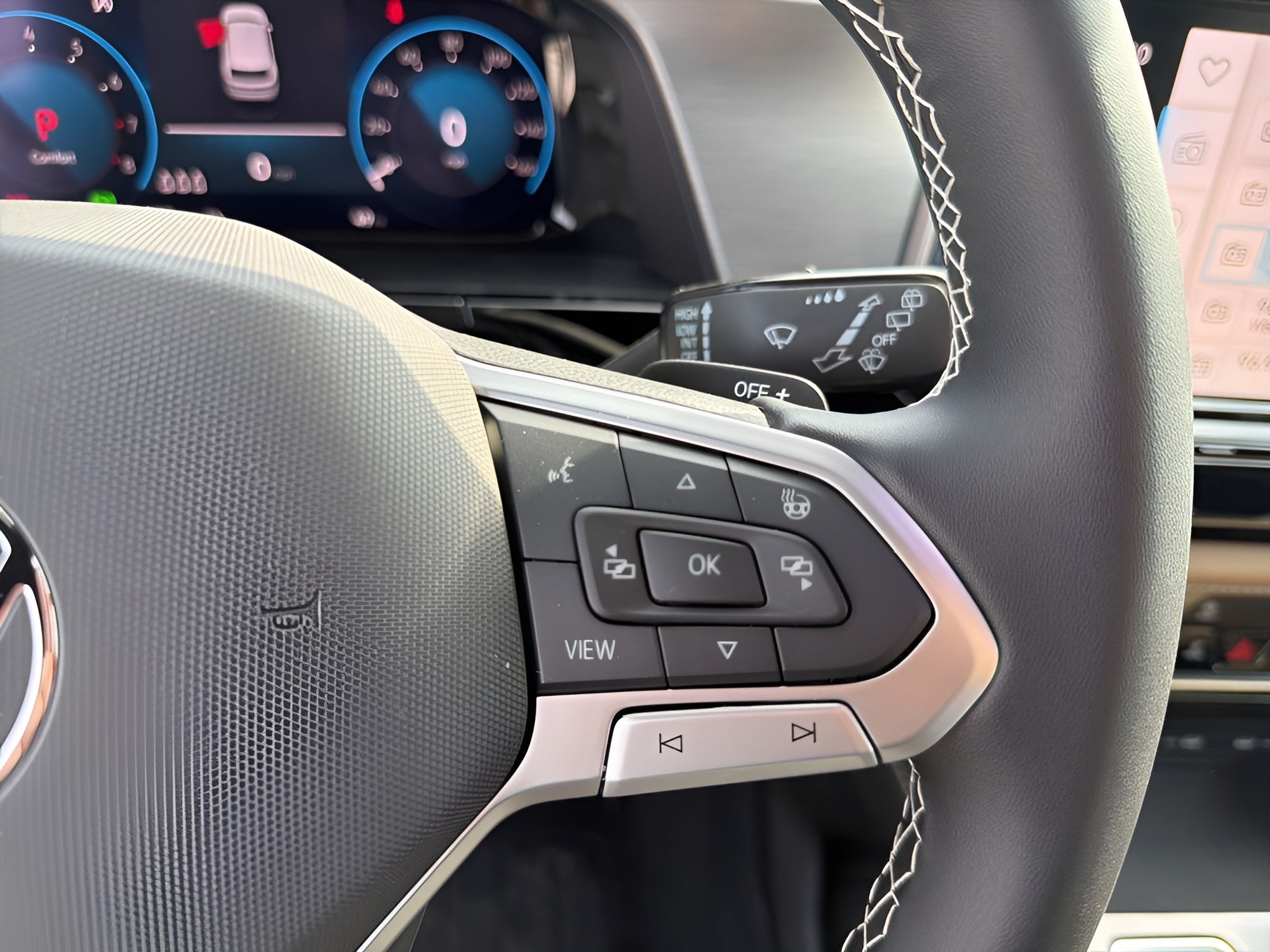 2026 Volkswagen Atlas Cross Sport 2.0T SE w/Technology 4MOTION