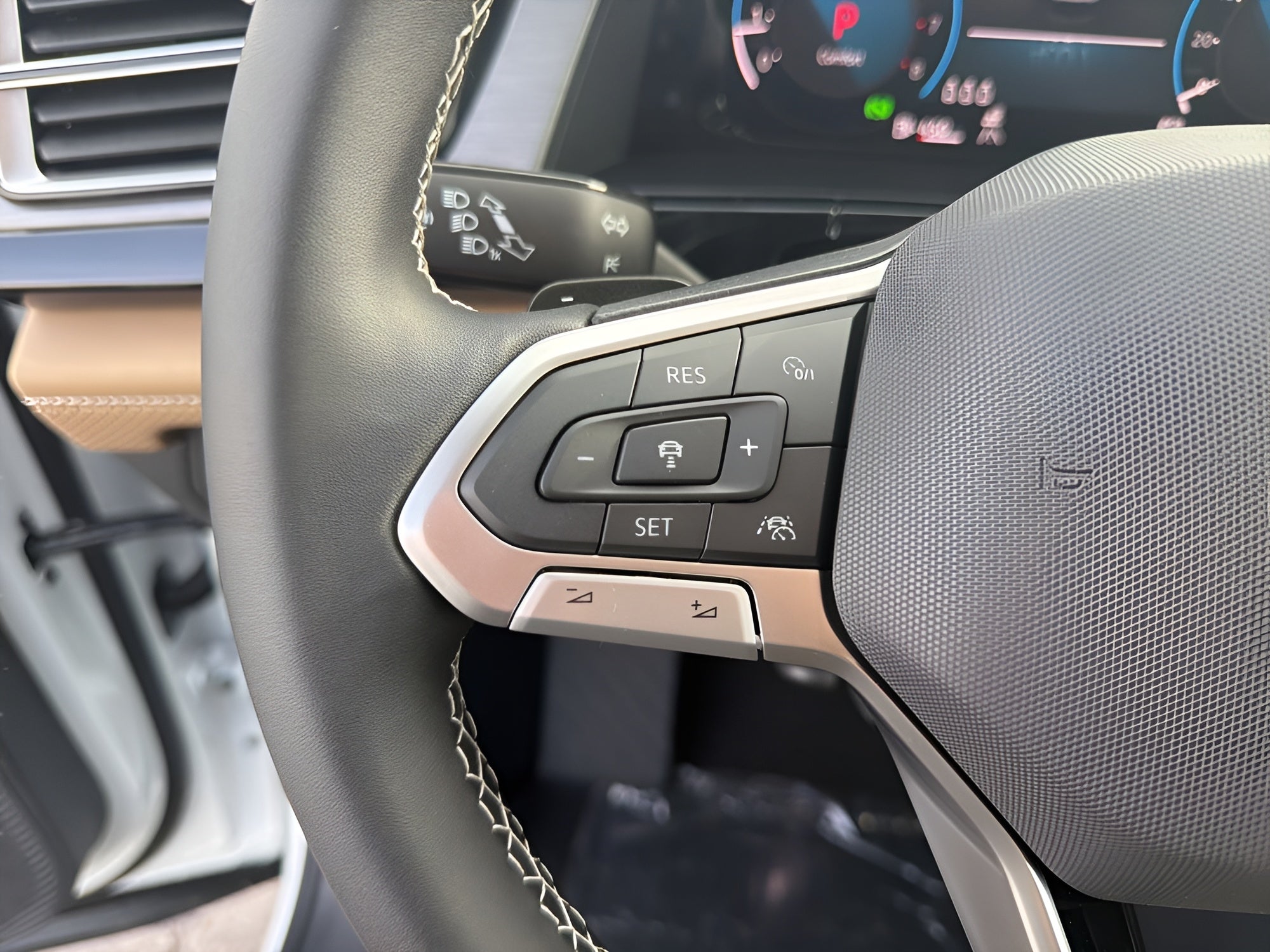 2026 Volkswagen Atlas Cross Sport 2.0T SE w/Technology 4MOTION