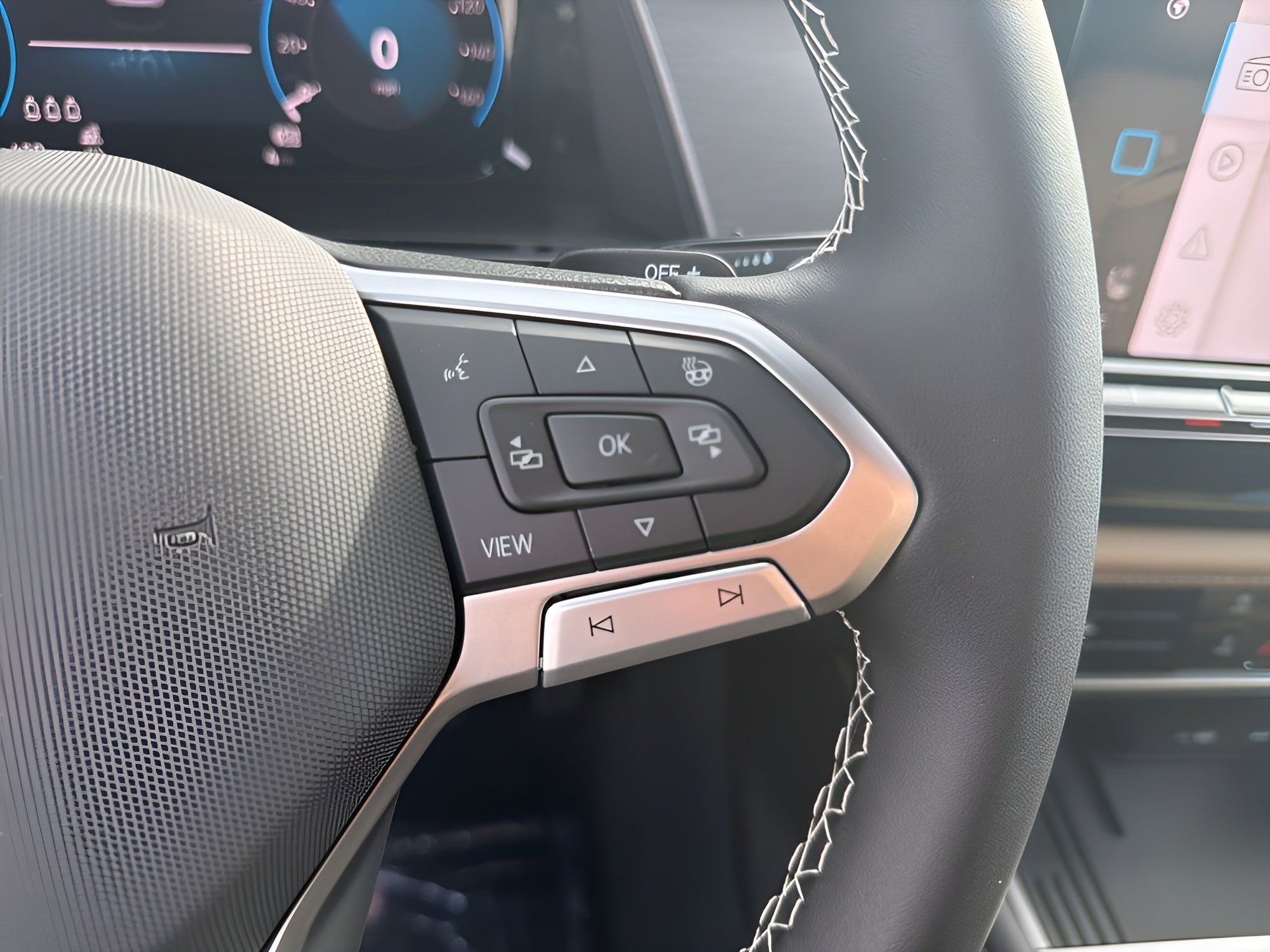 2026 Volkswagen Atlas Cross Sport 2.0T SE w/Technology 4MOTION