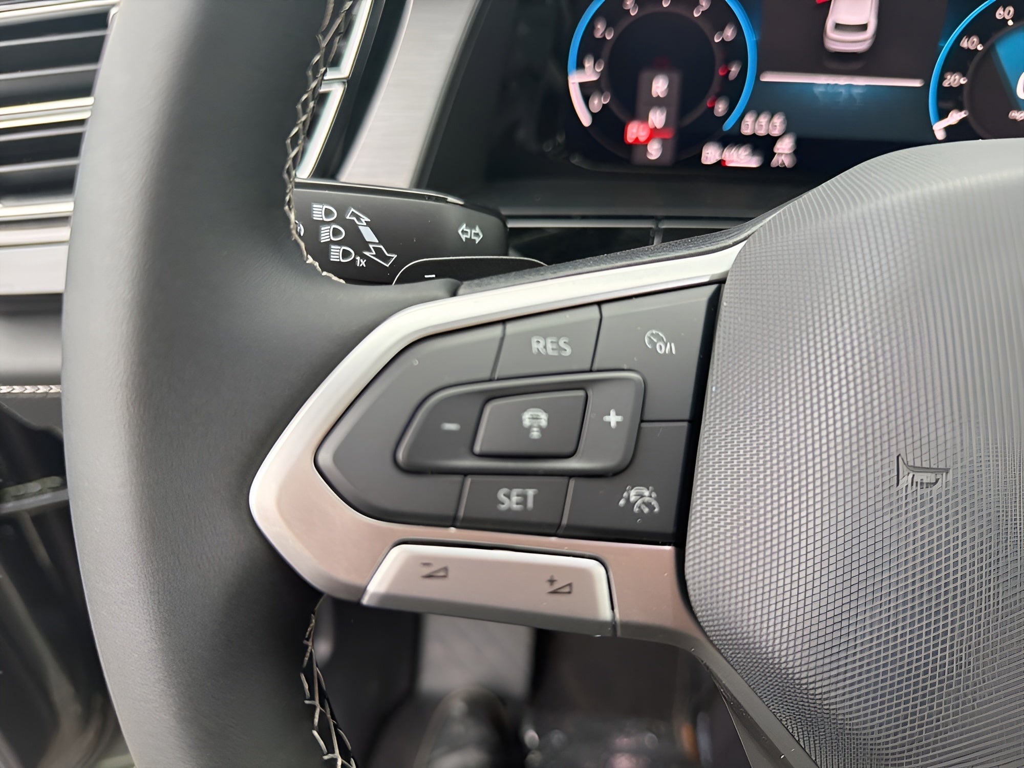 2026 Volkswagen Atlas Cross Sport 2.0T SE w/Technology 4MOTION