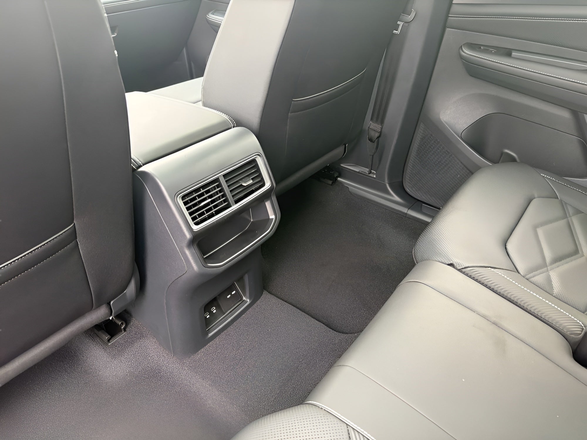 2026 Volkswagen Atlas Cross Sport 2.0T SE w/Technology 4MOTION