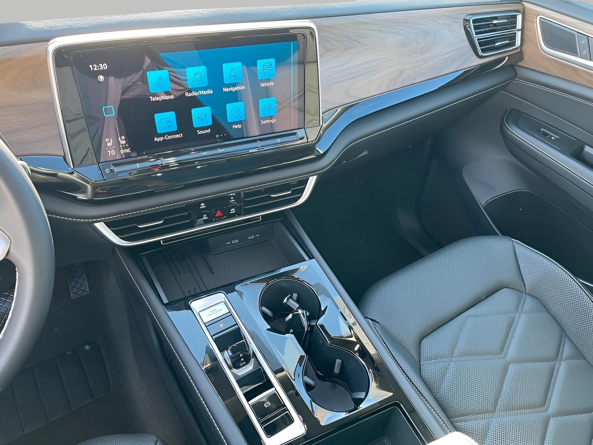 2026 Volkswagen Atlas 2.0T SE w/Technology 4MOTION