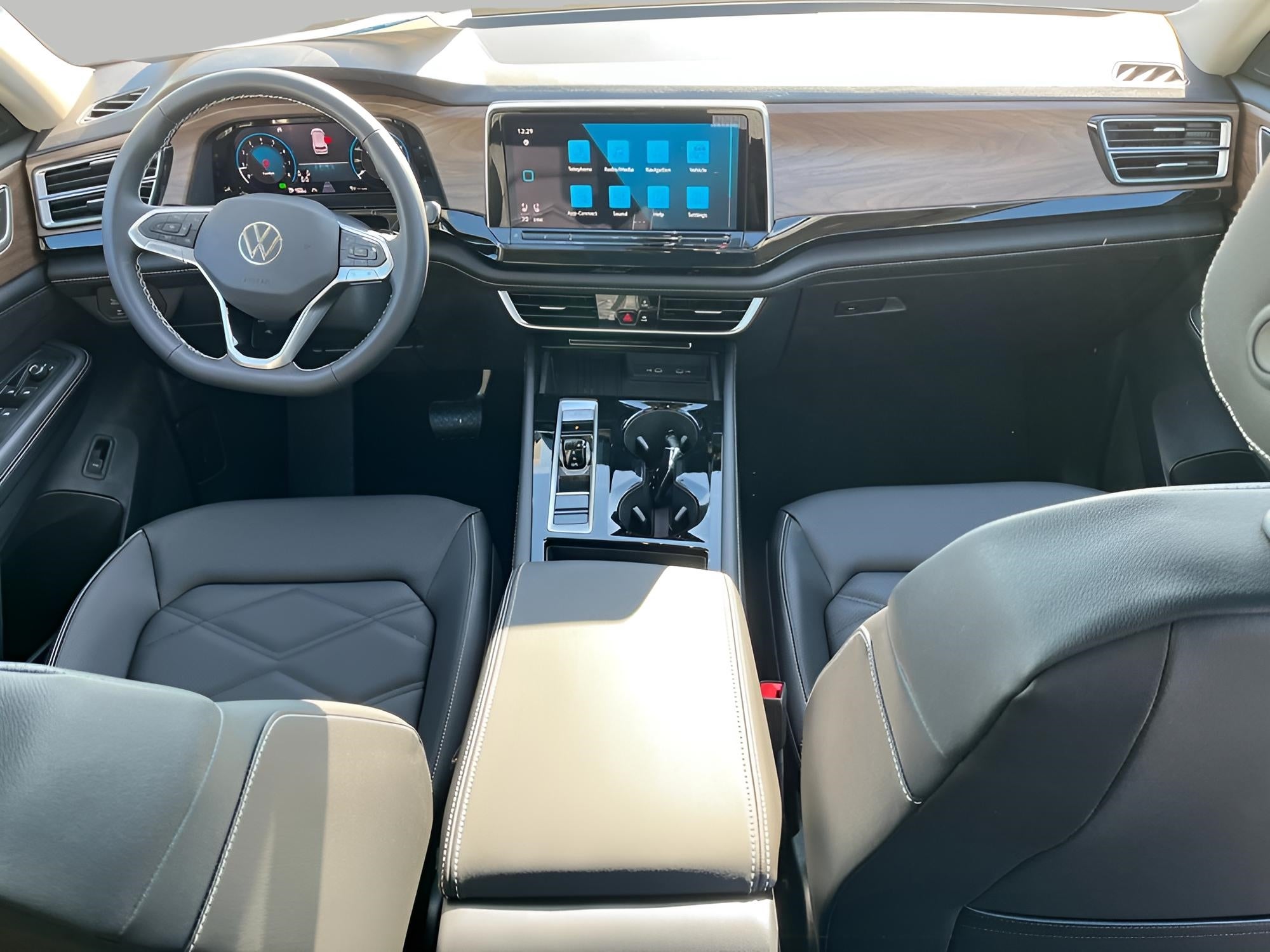 2026 Volkswagen Atlas 2.0T SE w/Technology 4MOTION