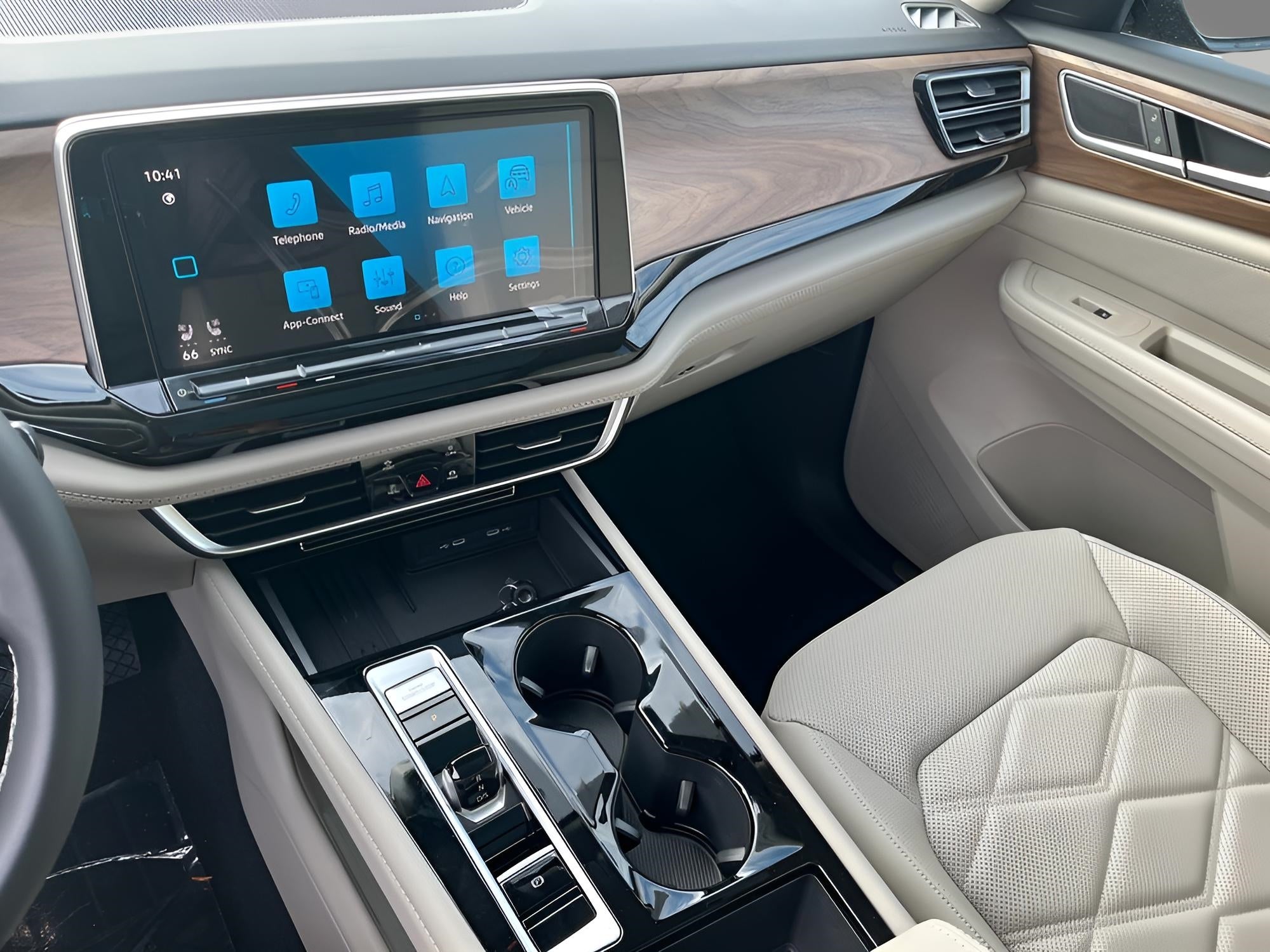 2026 Volkswagen Atlas 2.0T SE w/Technology 4MOTION