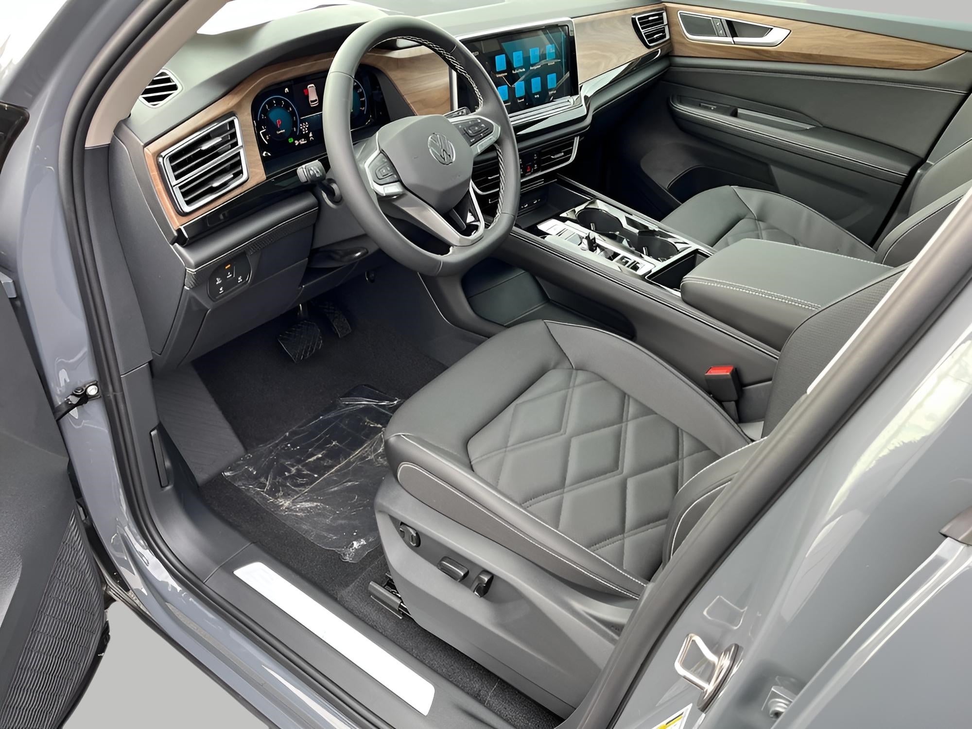 2026 Volkswagen Atlas 2.0T SE w/Technology 4MOTION