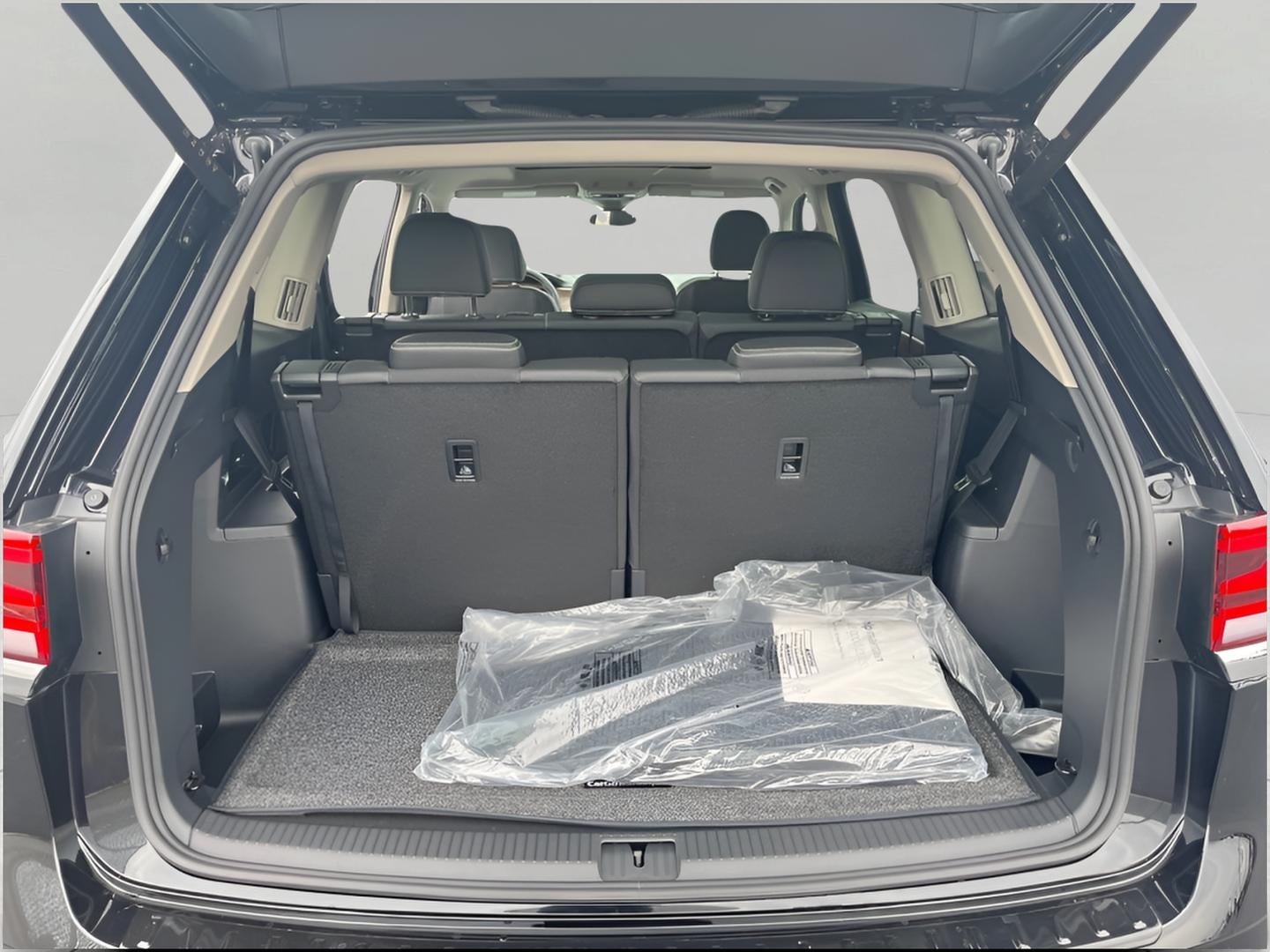 2026 Volkswagen Atlas 2.0T SE w/Technology 4MOTION