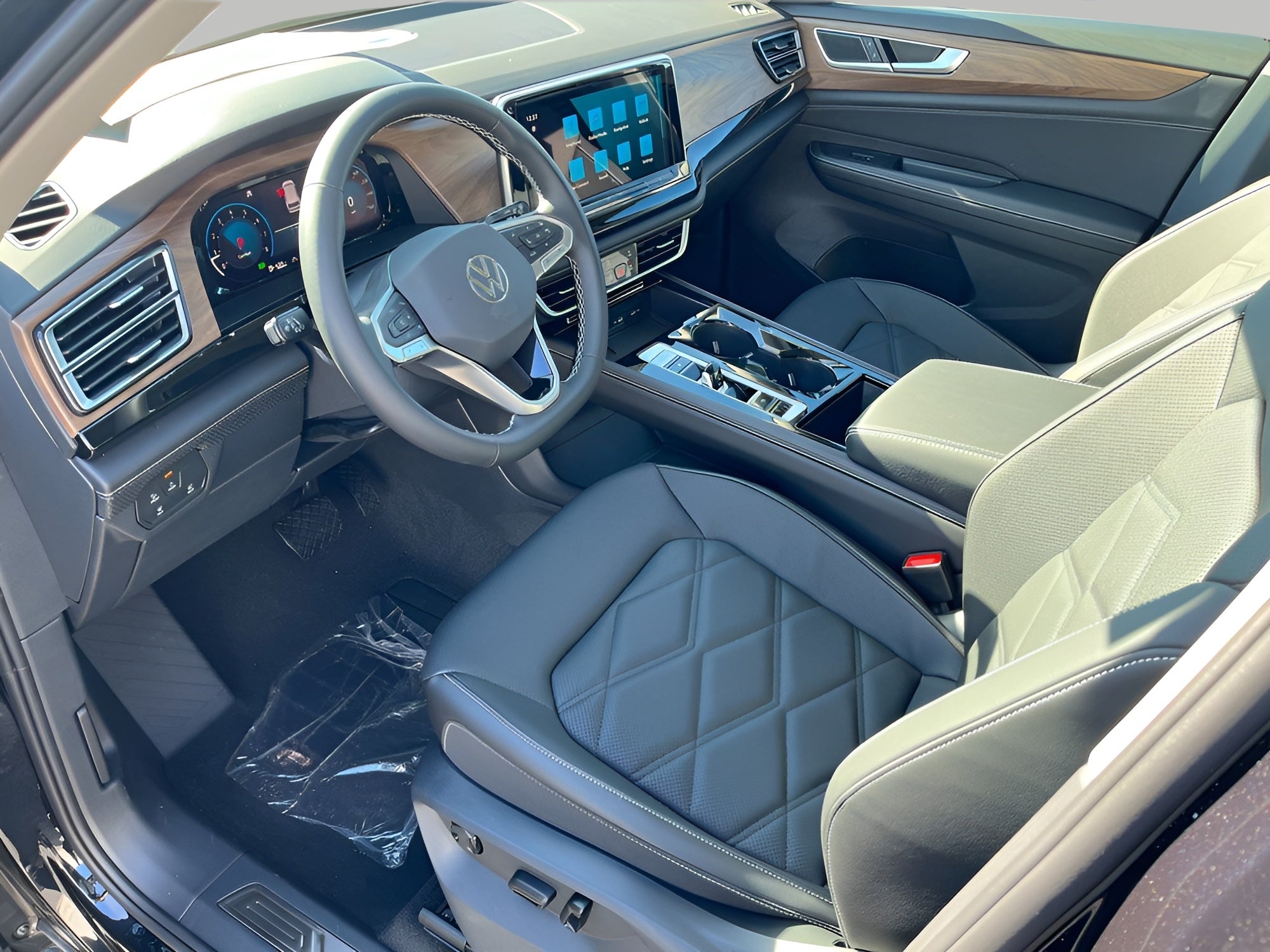 2026 Volkswagen Atlas 2.0T SE w/Technology 4MOTION