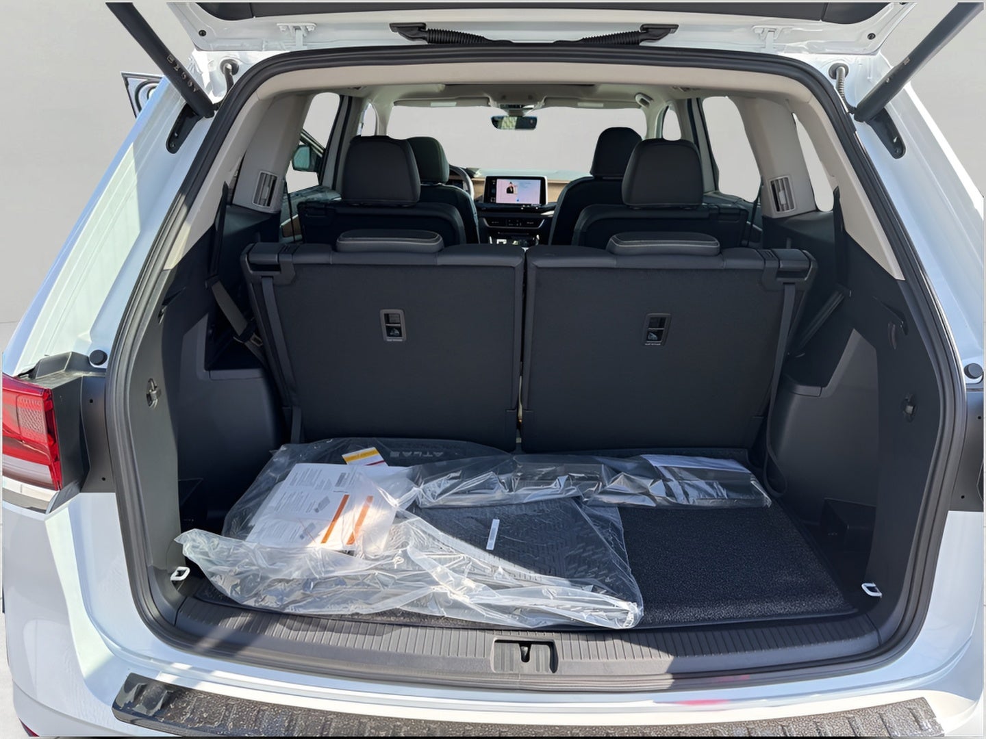 2026 Volkswagen Atlas 2.0T SE w/Technology 4MOTION