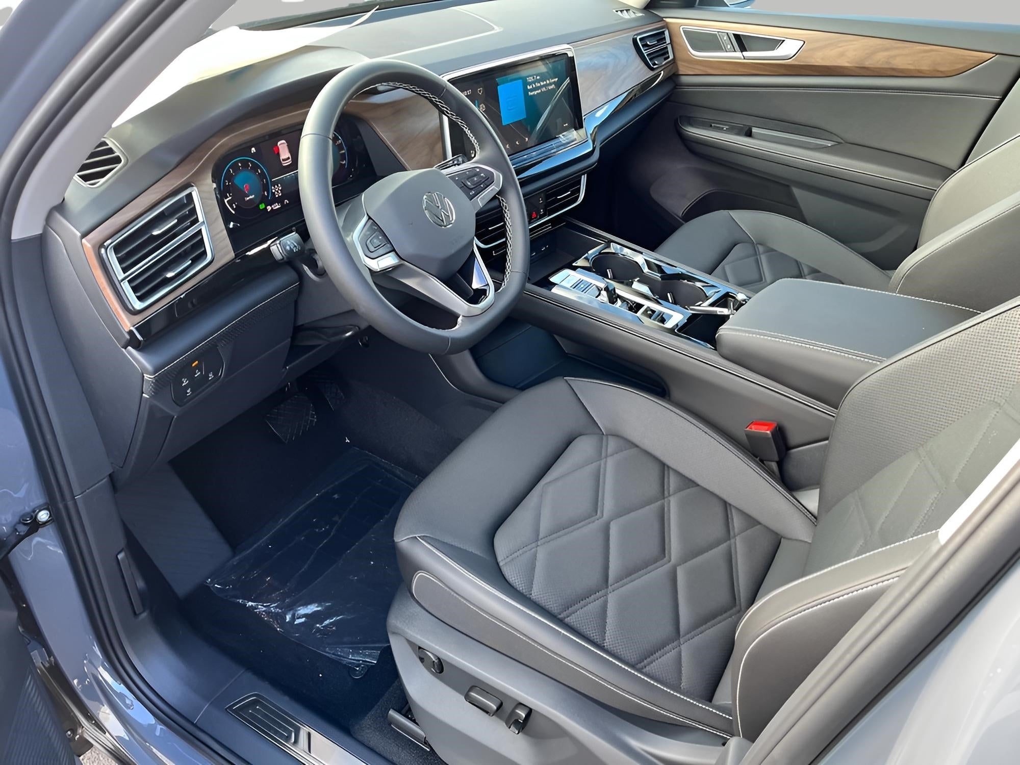 2026 Volkswagen Atlas 2.0T SE w/Technology 4MOTION