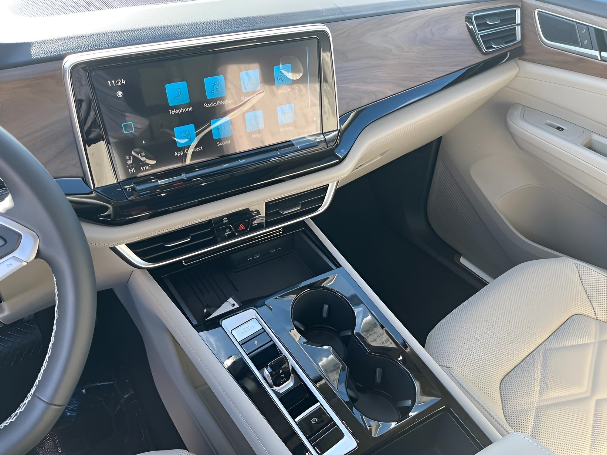 2026 Volkswagen Atlas 2.0T SE w/Technology 4MOTION