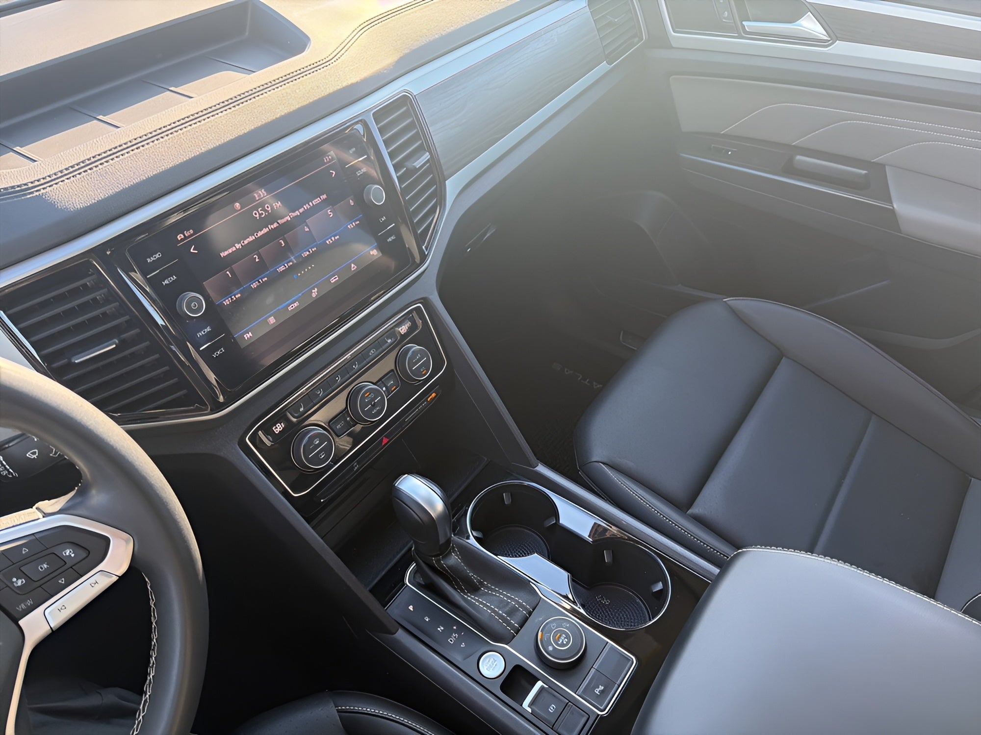 2023 Volkswagen Atlas 3.6L V6 SE w/Technology 4MOTION